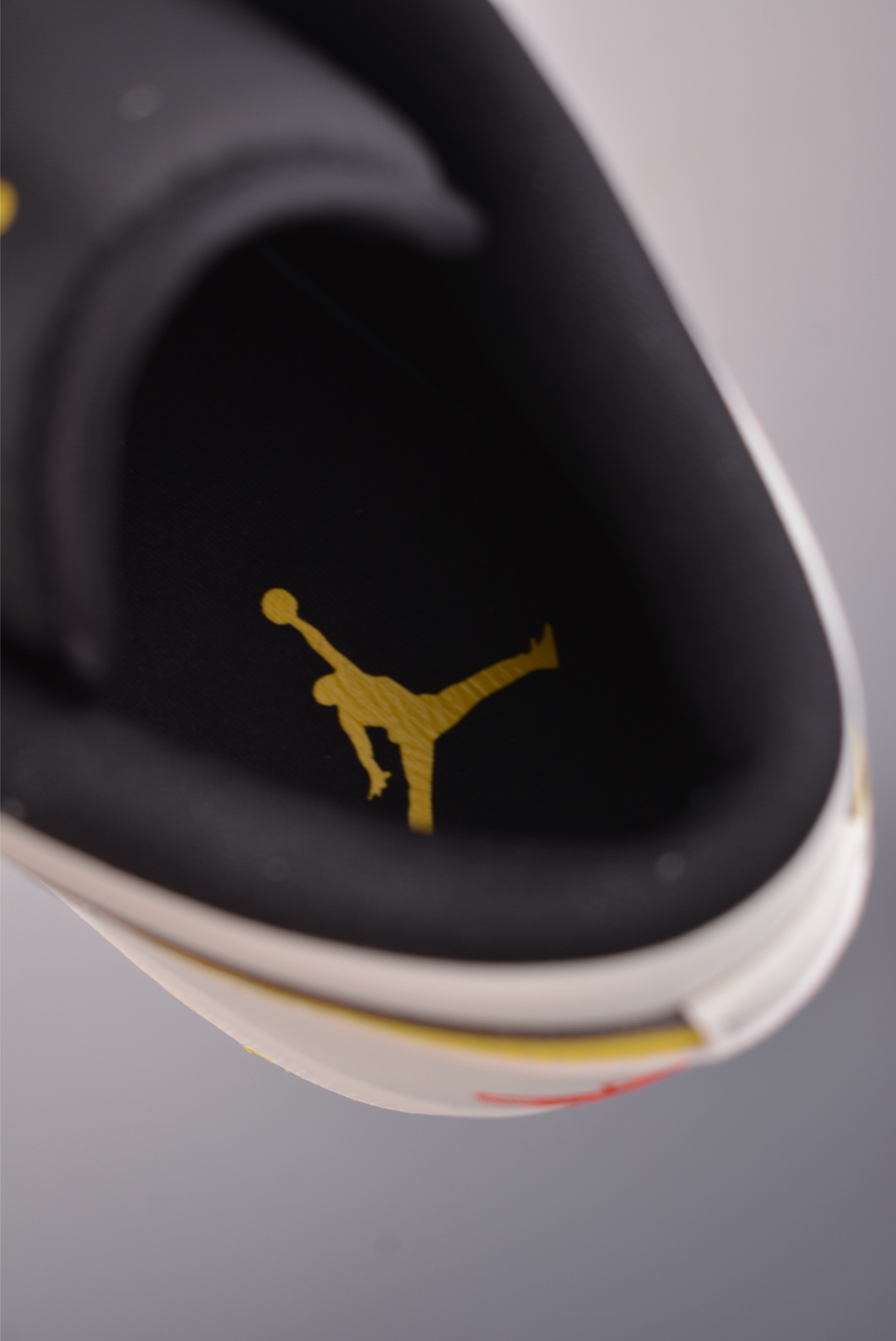 180 Air Jordan 1 Low 白黑黄 AJ1乔1低帮休闲板鞋 553558-011-Chinese UA Cheap High Quatity Brand Clothes Bags handbags Sneakers wholesale wholesaler seller from China Factory suppliers Fashion Clothing Shoes best Quality Beautiful Price 180 Air Jordan 1 Low 白黑黄 AJ1乔1低帮休闲板鞋 553558-011
