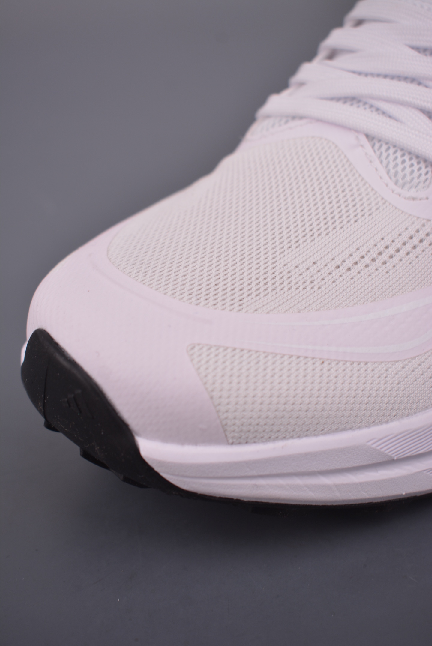 180 adidas TERREX FREEHIKER LT 硬核的薄底徒步鞋 D26886