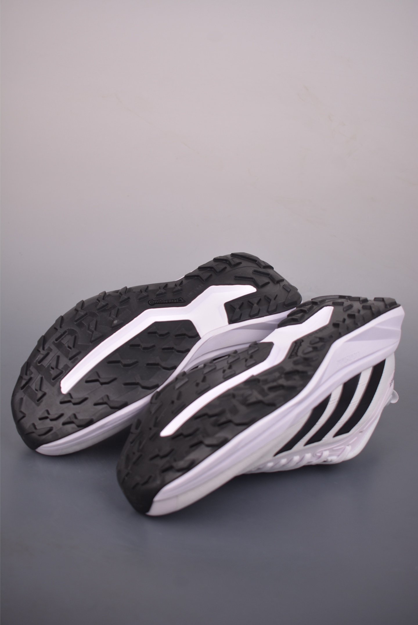 180 adidas TERREX FREEHIKER LT 硬核的薄底徒步鞋 D26886