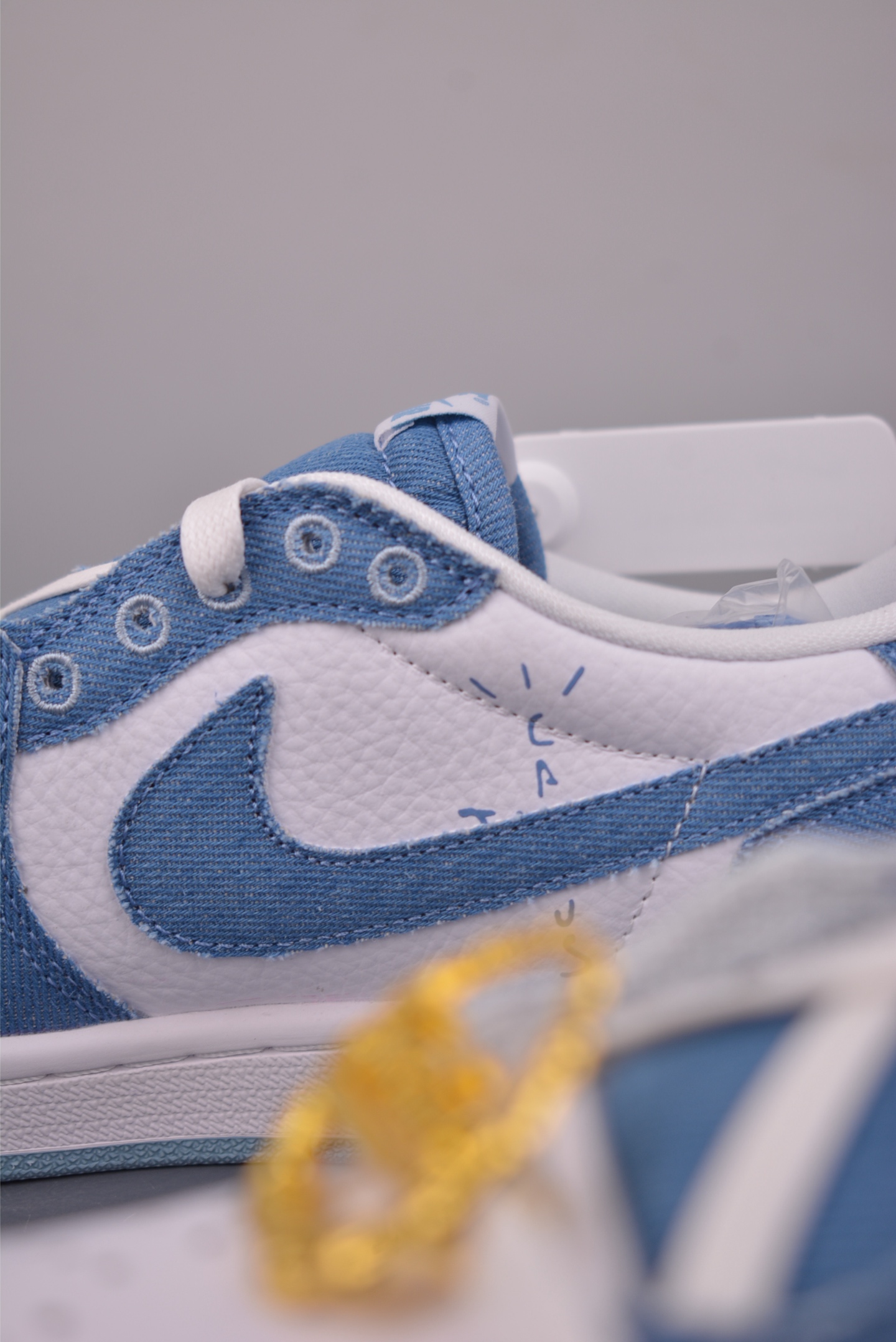240 Fragment x Travis Scott x Air Jordan 1 Low 三方联名倒钩 全新的三方联名低帮倒钩鞋 IQ7604-104-Chinese UA Cheap High Quatity Brand Clothes Bags handbags Sneakers wholesale wholesaler seller from China Factory suppliers Fashion Clothing Shoes best Quality Beautiful Price 240 Fragment x Travis Scott x Air Jordan 1 Low 三方联名倒钩 全新的三方联名低帮倒钩鞋 IQ7604-104