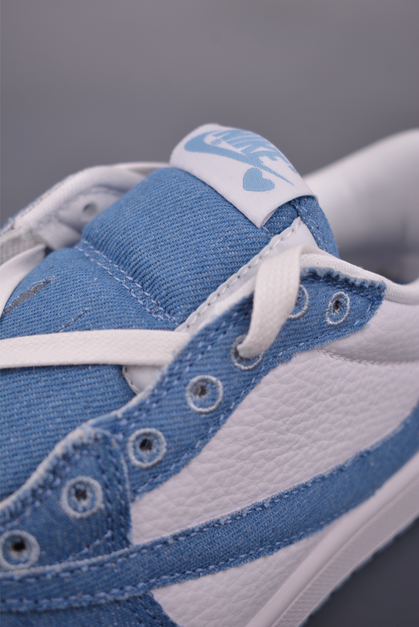 240 Fragment x Travis Scott x Air Jordan 1 Low 三方联名倒钩 全新的三方联名低帮倒钩鞋 IQ7604-104-Chinese UA Cheap High Quatity Brand Clothes Bags handbags Sneakers wholesale wholesaler seller from China Factory suppliers Fashion Clothing Shoes best Quality Beautiful Price 240 Fragment x Travis Scott x Air Jordan 1 Low 三方联名倒钩 全新的三方联名低帮倒钩鞋 IQ7604-104