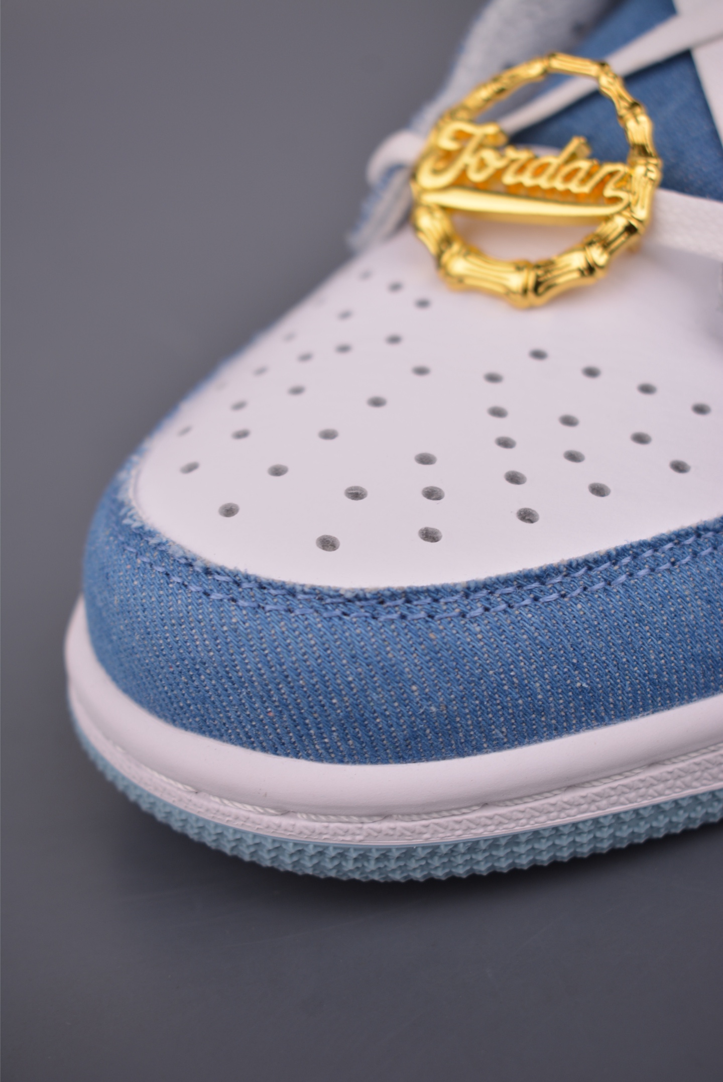 240 Fragment x Travis Scott x Air Jordan 1 Low 三方联名倒钩 全新的三方联名低帮倒钩鞋 IQ7604-104-Chinese UA Cheap High Quatity Brand Clothes Bags handbags Sneakers wholesale wholesaler seller from China Factory suppliers Fashion Clothing Shoes best Quality Beautiful Price 240 Fragment x Travis Scott x Air Jordan 1 Low 三方联名倒钩 全新的三方联名低帮倒钩鞋 IQ7604-104