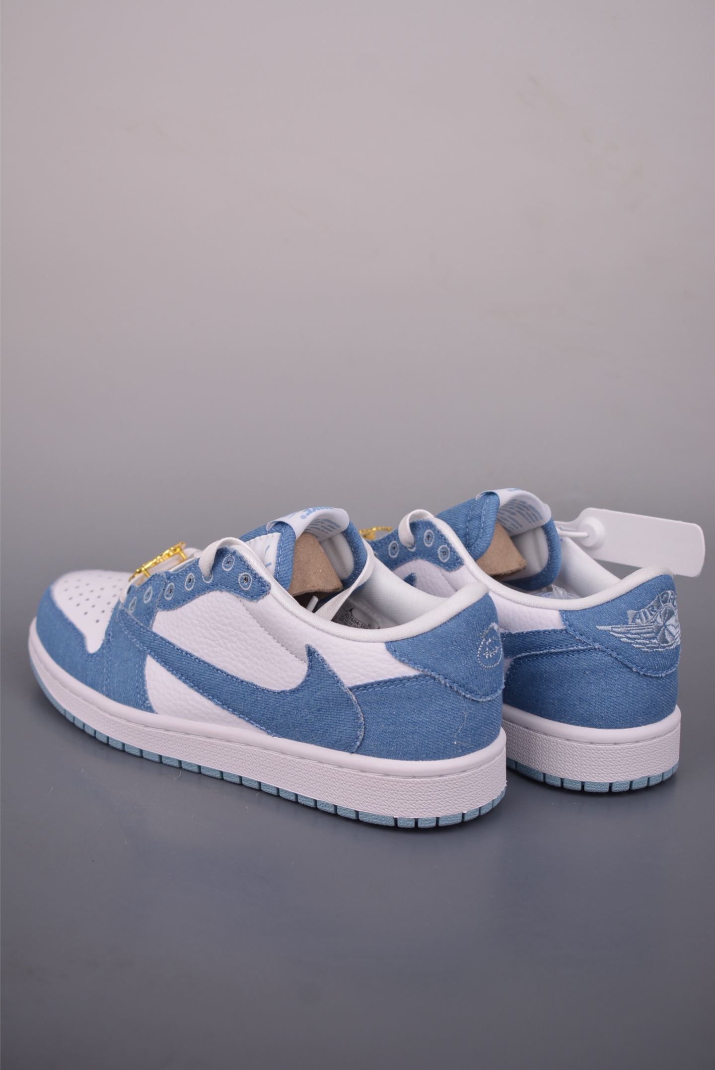 240 Fragment x Travis Scott x Air Jordan 1 Low 三方联名倒钩 全新的三方联名低帮倒钩鞋 IQ7604-104-Chinese UA Cheap High Quatity Brand Clothes Bags handbags Sneakers wholesale wholesaler seller from China Factory suppliers Fashion Clothing Shoes best Quality Beautiful Price 240 Fragment x Travis Scott x Air Jordan 1 Low 三方联名倒钩 全新的三方联名低帮倒钩鞋 IQ7604-104