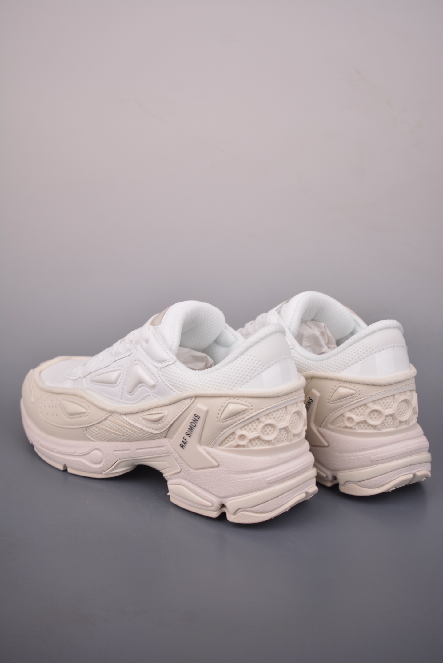 260 外贸爆款 RAF SIMONS Antei 先锋潮流 复古低帮休闲鞋 原版定制可拆卸鞋舌面 独家定制鞋盒 HR830001S-Chinese UA Cheap High Quatity Brand Clothes Bags handbags Sneakers wholesale wholesaler seller from China Factory suppliers Fashion Clothing Shoes best Quality Beautiful Price 260 外贸爆款 RAF SIMONS Antei 先锋潮流 复古低帮休闲鞋 原版定制可拆卸鞋舌面 独家定制鞋盒 HR830001S