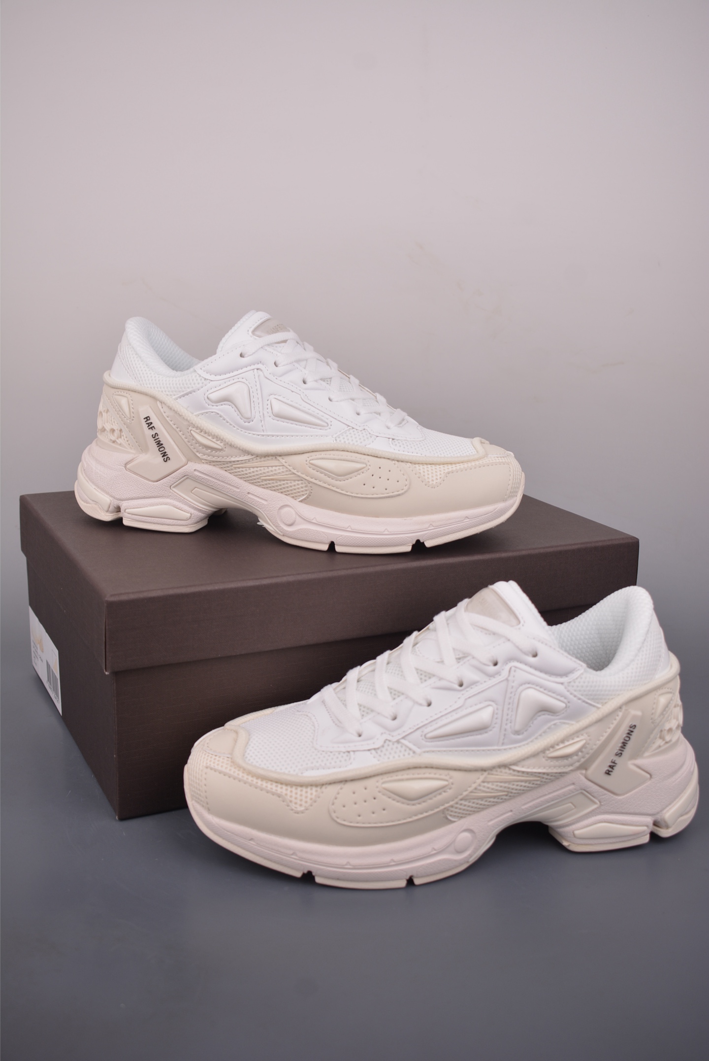 260 外贸爆款 RAF SIMONS Antei 先锋潮流 复古低帮休闲鞋 原版定制可拆卸鞋舌面 独家定制鞋盒 HR830001S-Chinese UA Cheap High Quatity Brand Clothes Bags handbags Sneakers wholesale wholesaler seller from China Factory suppliers Fashion Clothing Shoes best Quality Beautiful Price 260 外贸爆款 RAF SIMONS Antei 先锋潮流 复古低帮休闲鞋 原版定制可拆卸鞋舌面 独家定制鞋盒 HR830001S