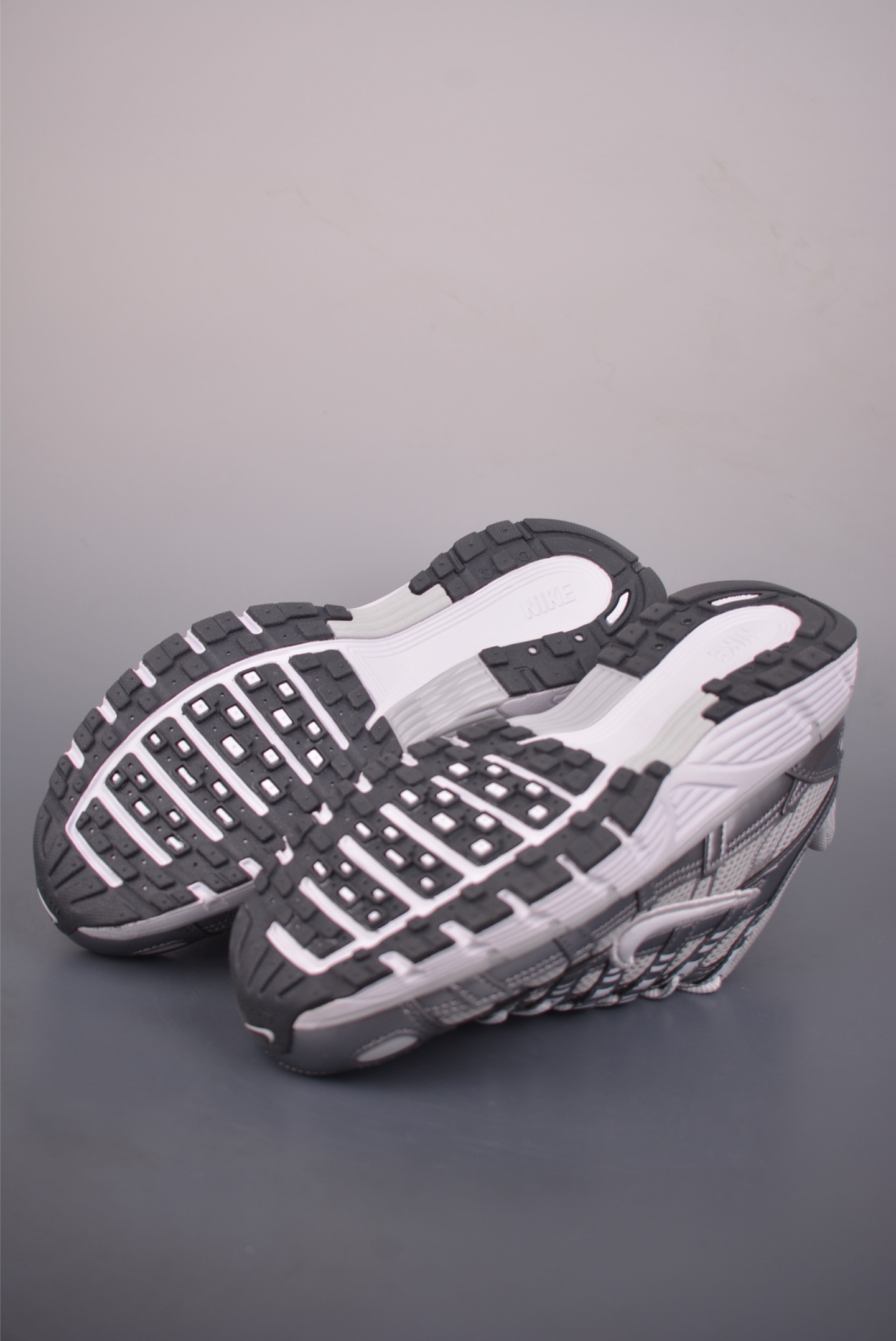 180 Nike Initiator Running 耐克INS 超火复古老爹跑鞋 IQ3496-001-Chinese UA Cheap High Quatity Brand Clothes Bags handbags Sneakers wholesale wholesaler seller from China Factory suppliers Fashion Clothing Shoes best Quality Beautiful Price 180 Nike Initiator Running 耐克INS 超火复古老爹跑鞋 IQ3496-001
