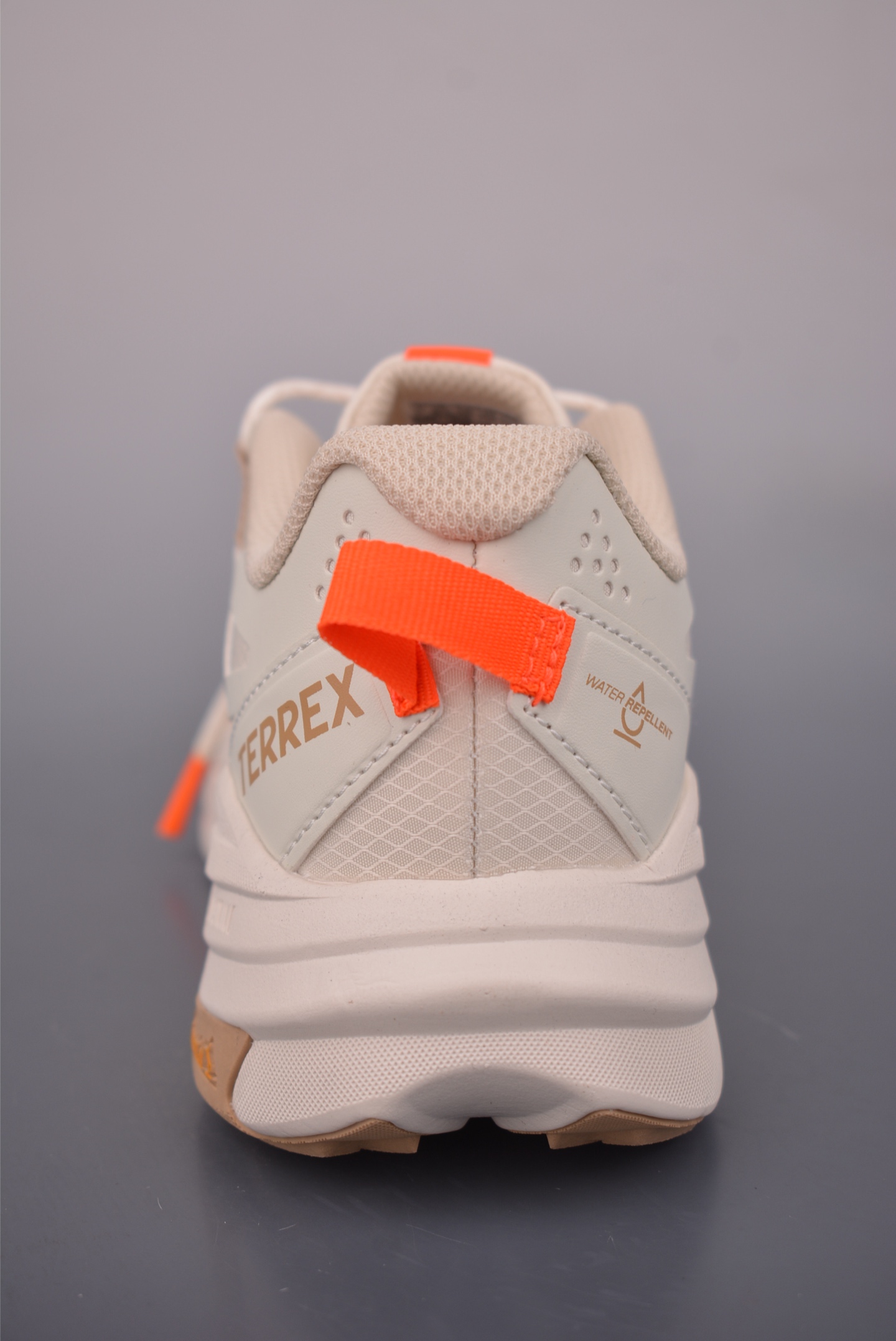 180 adidas TERREX FREEHIKER LT 硬核的薄底徒步鞋 KK4571