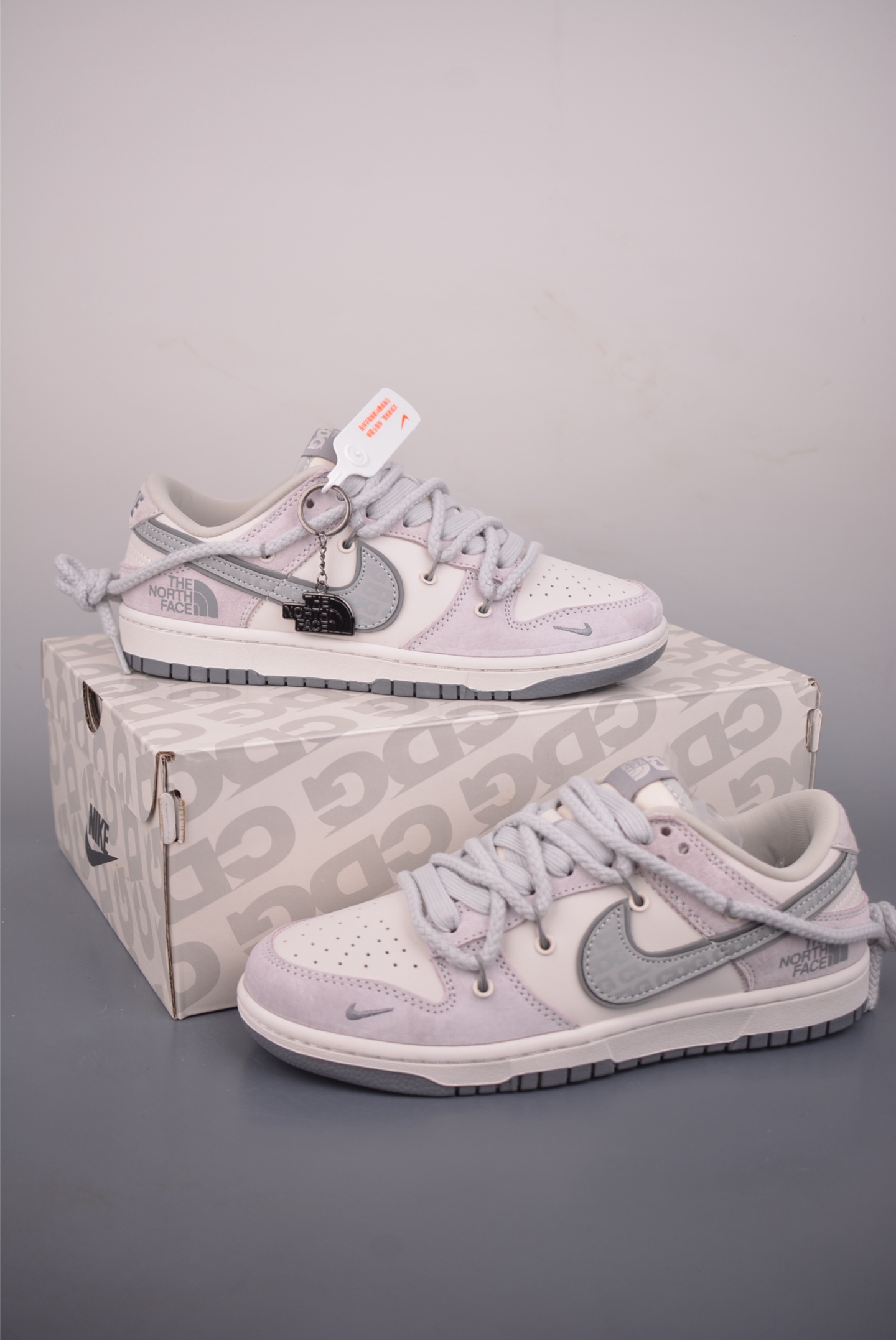 300 Nike SB Dunk Low 北面联名 解构绑带 XX2025-327-Chinese UA Cheap High Quatity Brand Clothes Bags handbags Sneakers wholesale wholesaler seller from China Factory suppliers Fashion Clothing Shoes best Quality Beautiful Price 300 Nike SB Dunk Low 北面联名 解构绑带 XX2025-327