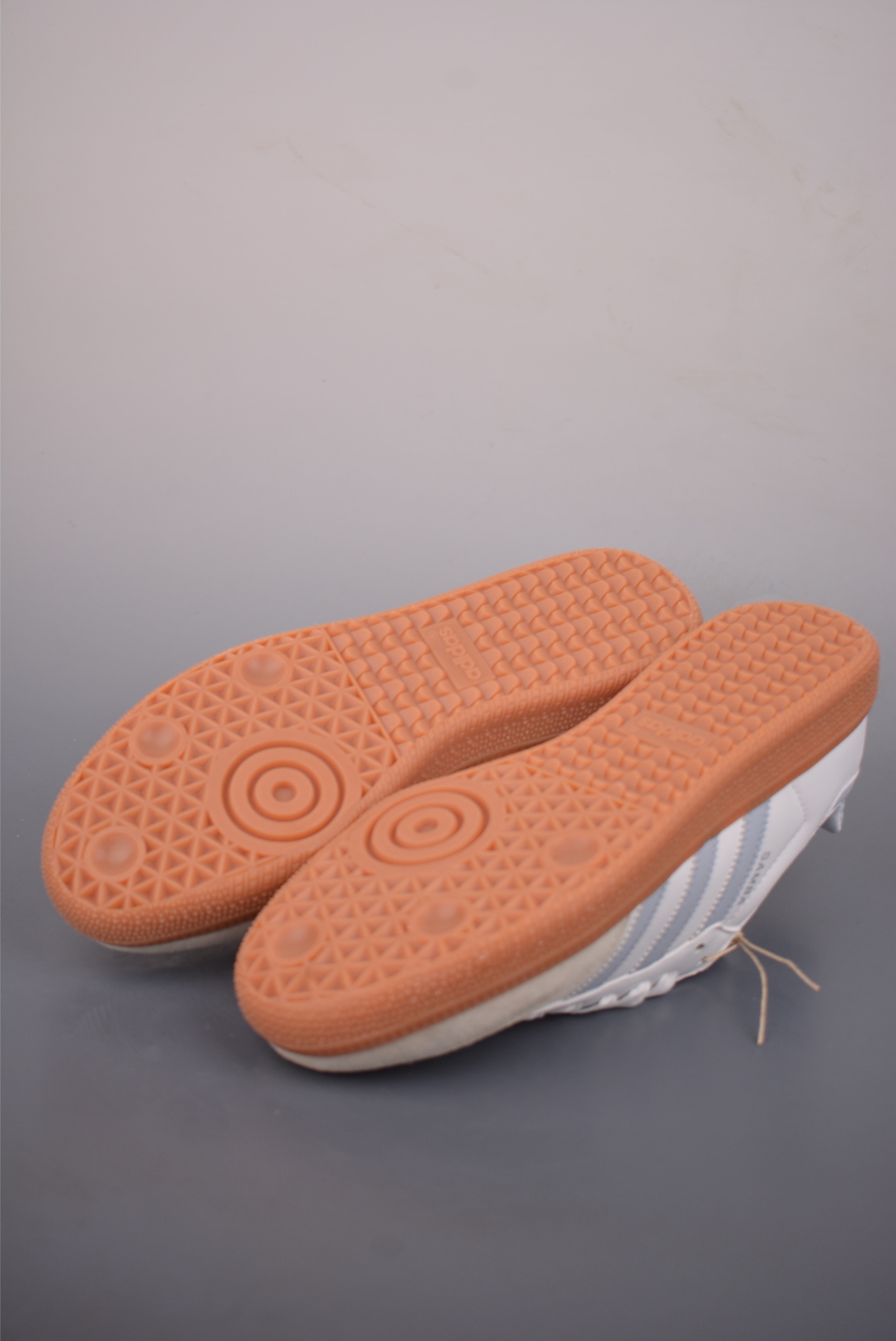 140 Adidas三叶草SAMBA 休闲板鞋 IE0877