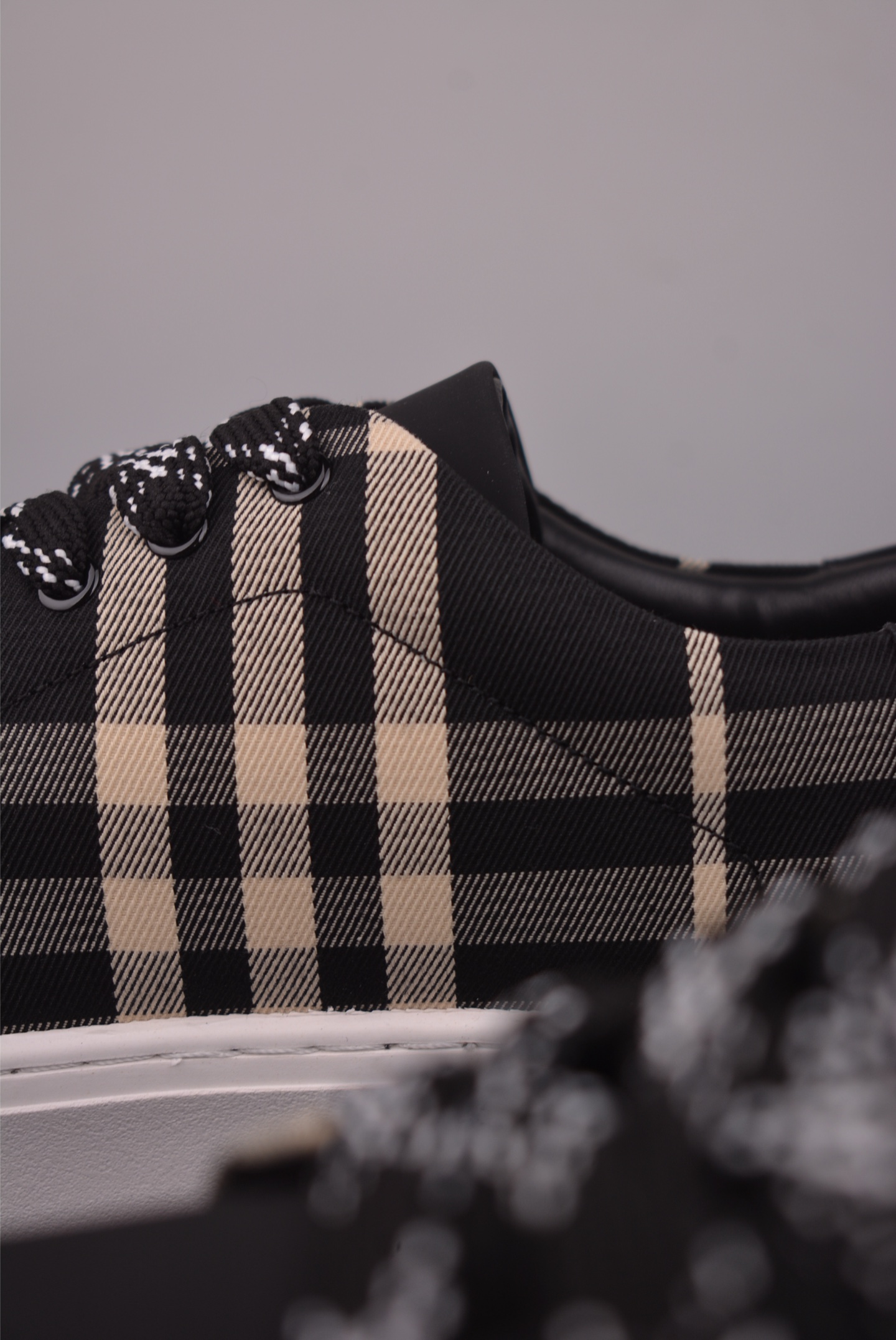 巴宝莉经典格纹皮革低帮休闲鞋板鞋小白鞋 8024052-High Quatity Cheap Brand wholesale wholesaler seller Clothes Bags handbags Sneakers Top Fashion Clothing Shoes from China Factory Chinese suppliers best Quality Beautiful Price 巴宝莉经典格纹皮革低帮休闲鞋板鞋小白鞋 8024052