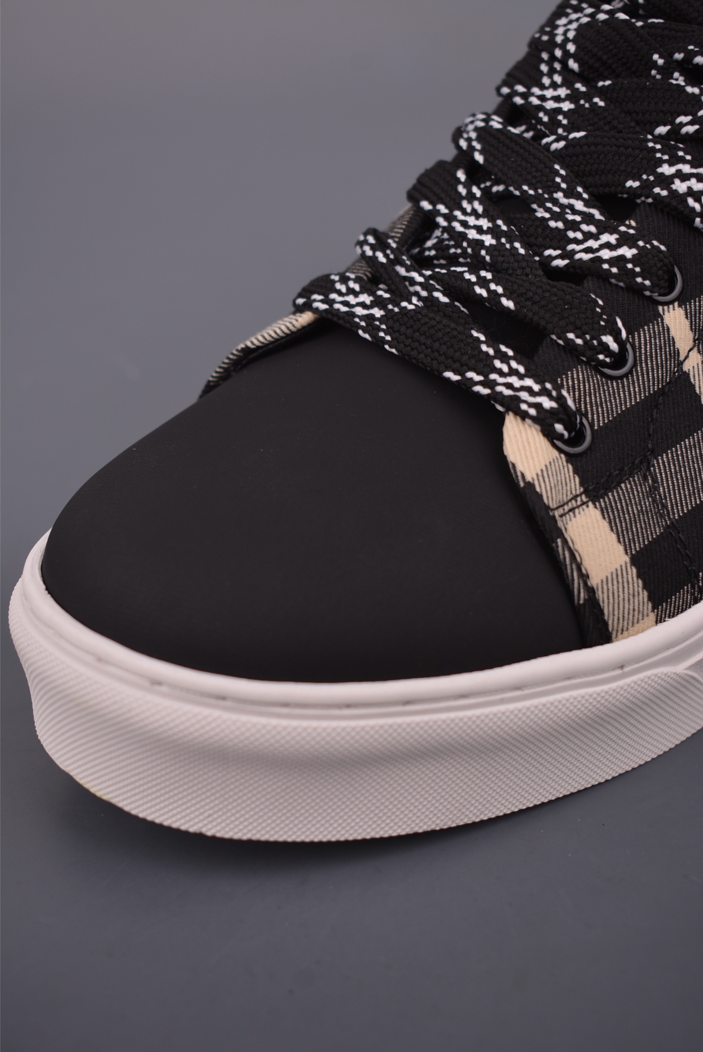 巴宝莉经典格纹皮革低帮休闲鞋板鞋小白鞋 8024052-High Quatity Cheap Brand wholesale wholesaler seller Clothes Bags handbags Sneakers Top Fashion Clothing Shoes from China Factory Chinese suppliers best Quality Beautiful Price 巴宝莉经典格纹皮革低帮休闲鞋板鞋小白鞋 8024052