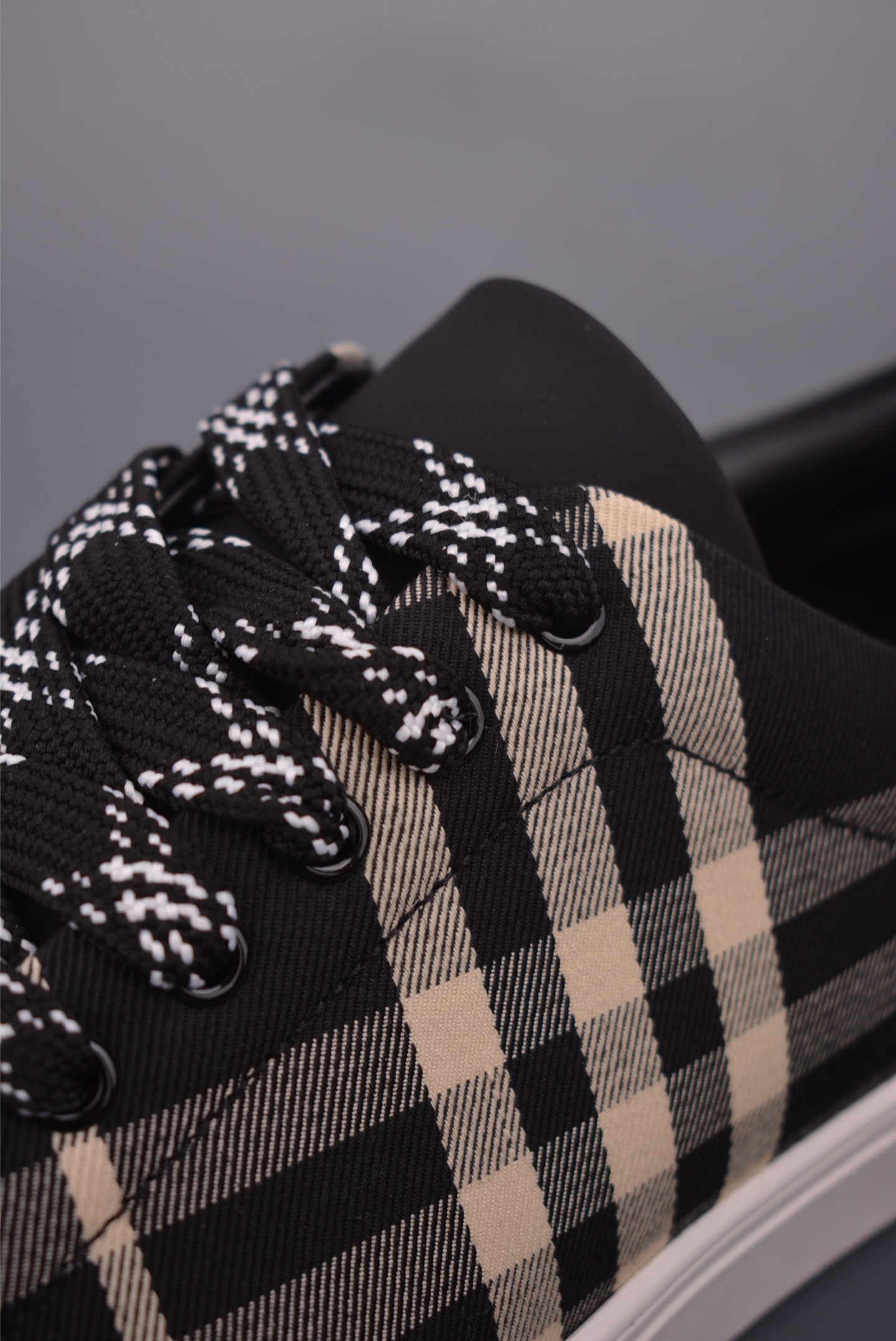 巴宝莉经典格纹皮革低帮休闲鞋板鞋小白鞋 8024052-High Quatity Cheap Brand wholesale wholesaler seller Clothes Bags handbags Sneakers Top Fashion Clothing Shoes from China Factory Chinese suppliers best Quality Beautiful Price 巴宝莉经典格纹皮革低帮休闲鞋板鞋小白鞋 8024052