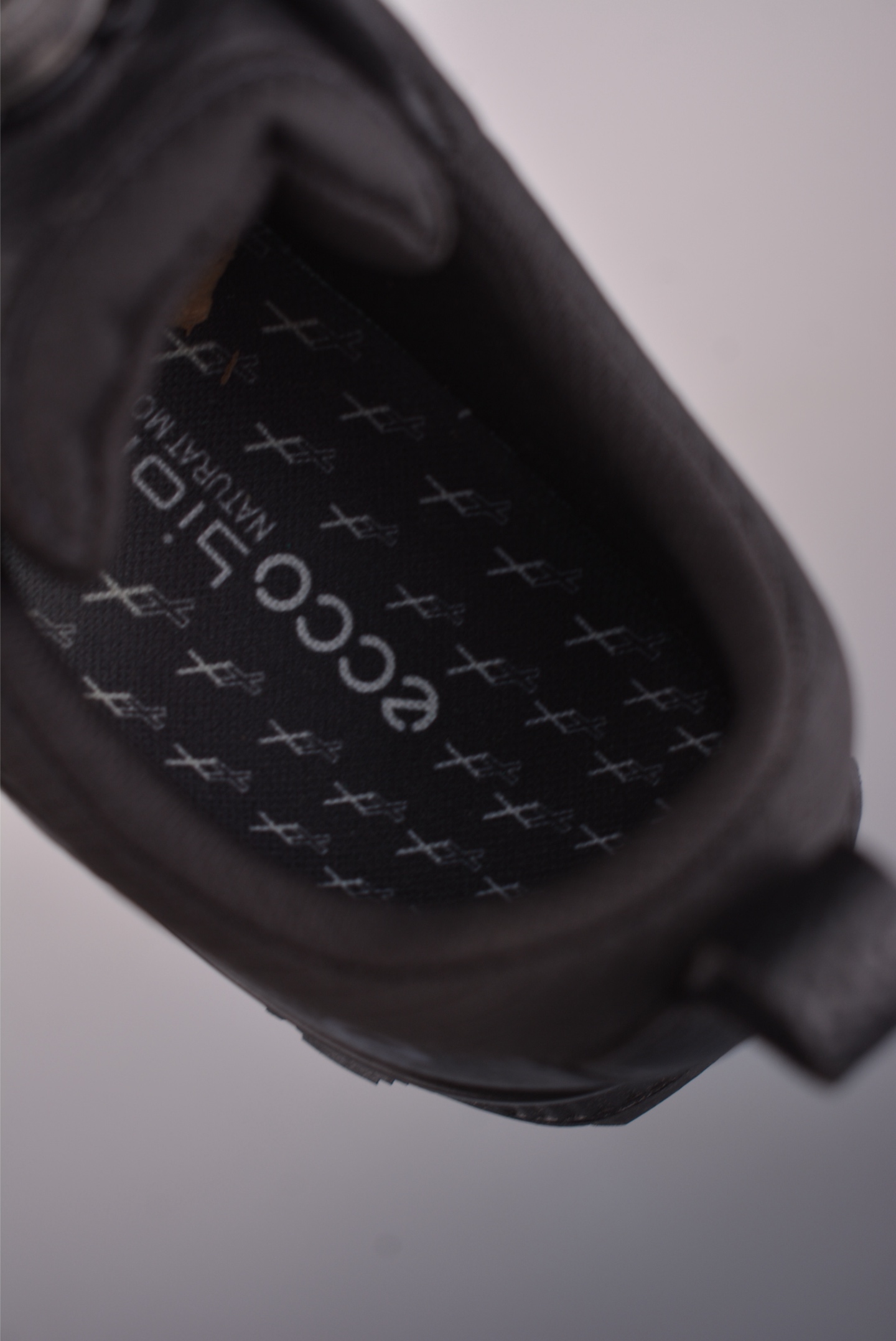 ECCO爱步男鞋小黑鞋小白鞋 舒适透气真皮板鞋 842326