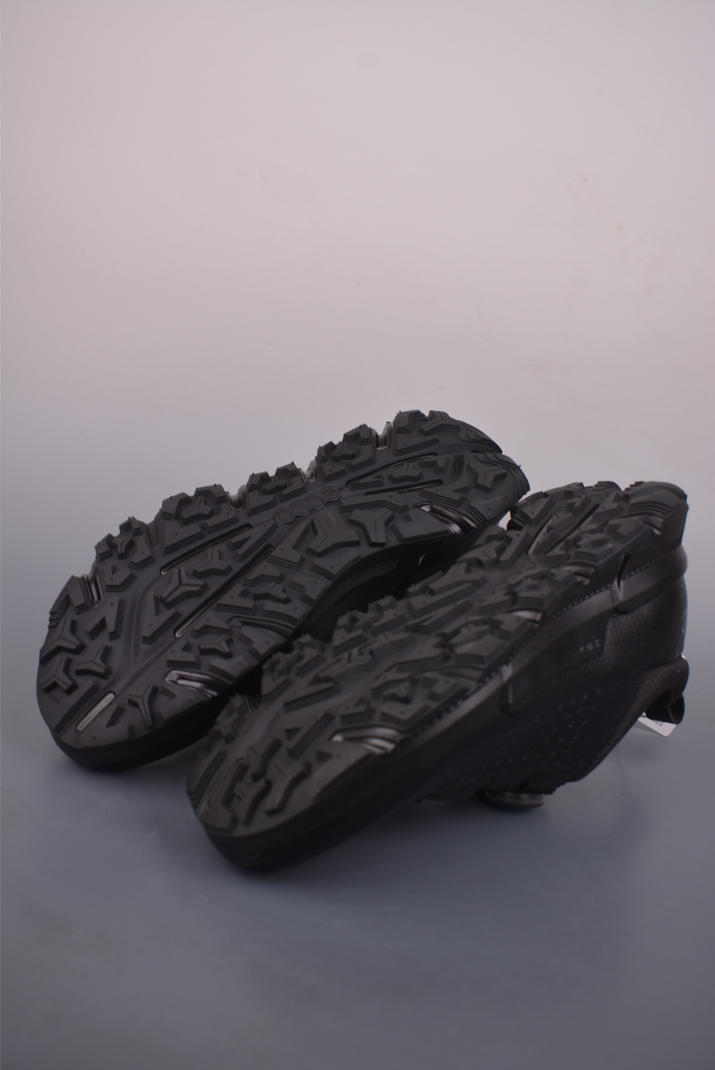ECCO爱步男鞋小黑鞋小白鞋 舒适透气真皮板鞋 842326