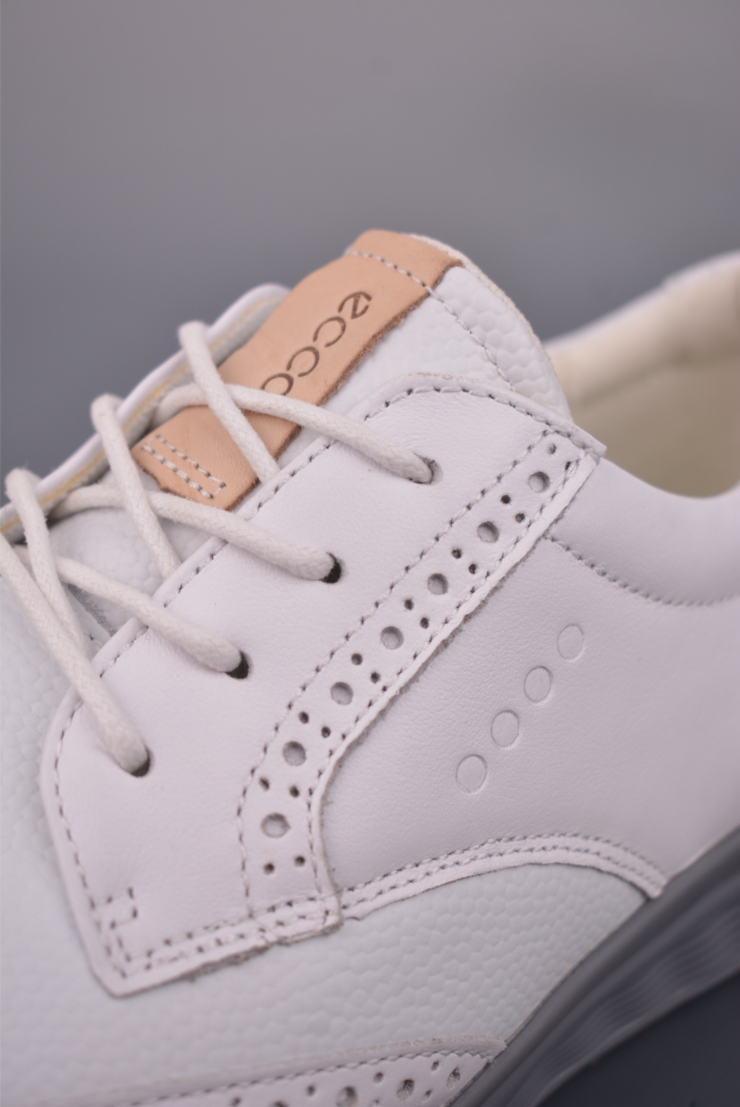ECCO爱步男鞋小黑鞋小白鞋 舒适透气真皮板鞋 102704-High Quatity Cheap Brand wholesale wholesaler seller Clothes Bags handbags Sneakers Top Fashion Clothing Shoes from China Factory Chinese suppliers best Quality Beautiful Price ECCO爱步男鞋小黑鞋小白鞋 舒适透气真皮板鞋 102704