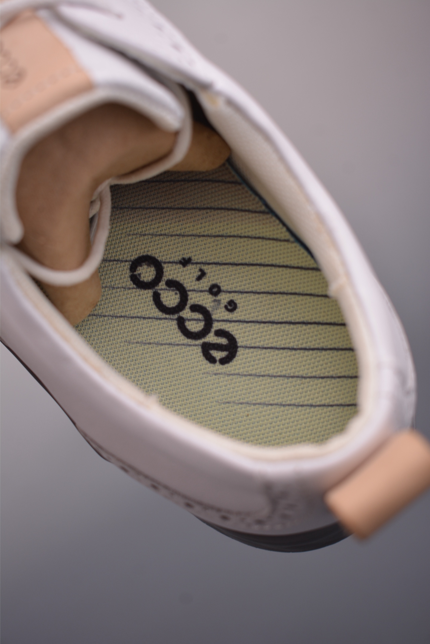 ECCO爱步男鞋小黑鞋小白鞋 舒适透气真皮板鞋 102704-High Quatity Cheap Brand wholesale wholesaler seller Clothes Bags handbags Sneakers Top Fashion Clothing Shoes from China Factory Chinese suppliers best Quality Beautiful Price ECCO爱步男鞋小黑鞋小白鞋 舒适透气真皮板鞋 102704