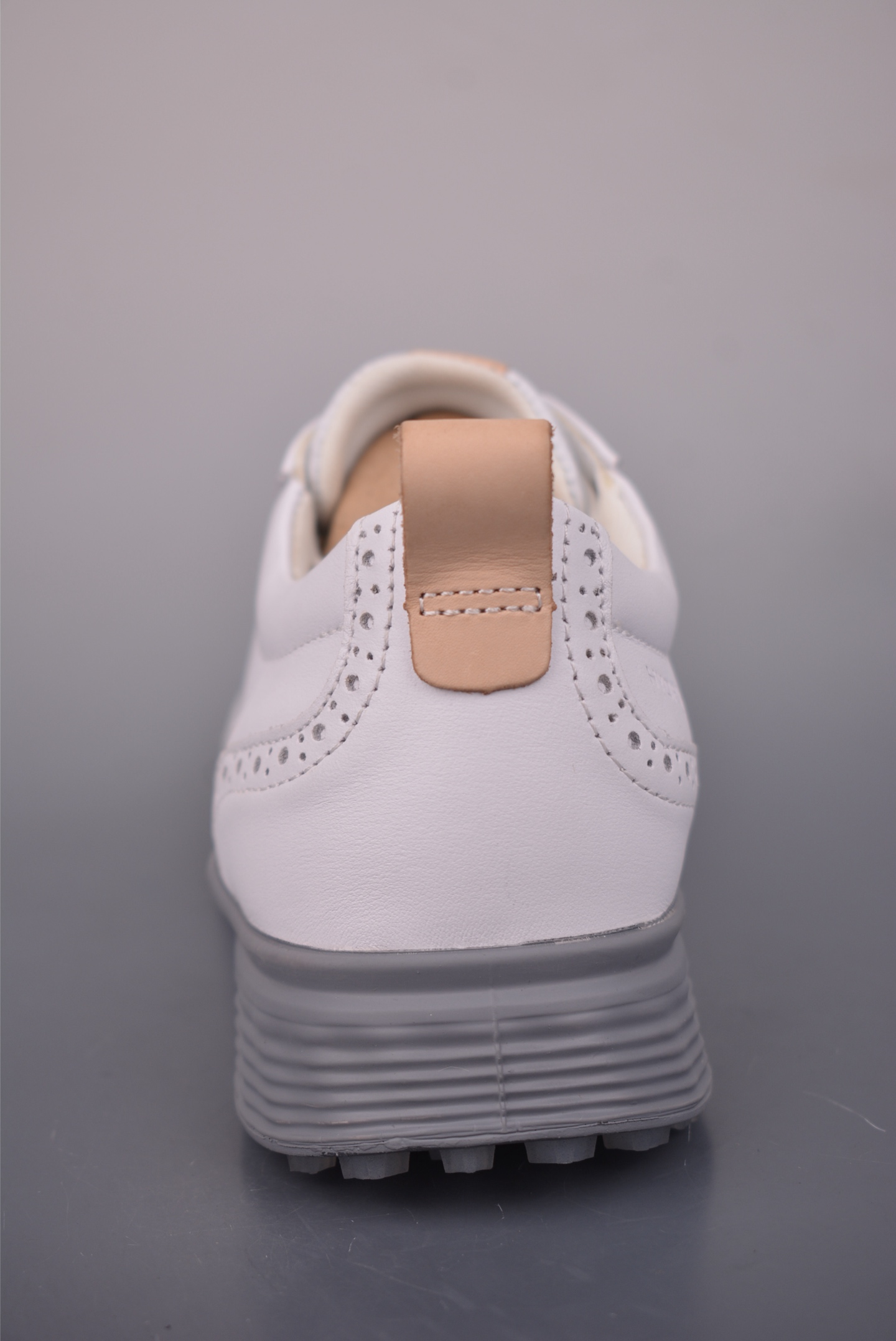 ECCO爱步男鞋小黑鞋小白鞋 舒适透气真皮板鞋 102704-High Quatity Cheap Brand wholesale wholesaler seller Clothes Bags handbags Sneakers Top Fashion Clothing Shoes from China Factory Chinese suppliers best Quality Beautiful Price ECCO爱步男鞋小黑鞋小白鞋 舒适透气真皮板鞋 102704