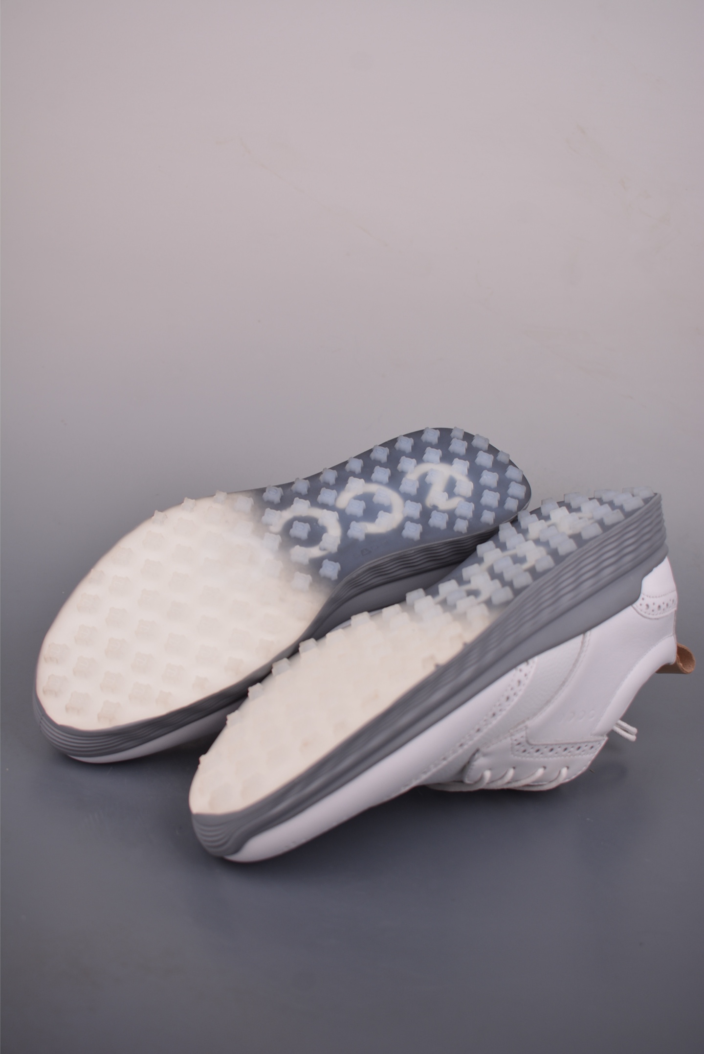 ECCO爱步男鞋小黑鞋小白鞋 舒适透气真皮板鞋 102704-High Quatity Cheap Brand wholesale wholesaler seller Clothes Bags handbags Sneakers Top Fashion Clothing Shoes from China Factory Chinese suppliers best Quality Beautiful Price ECCO爱步男鞋小黑鞋小白鞋 舒适透气真皮板鞋 102704