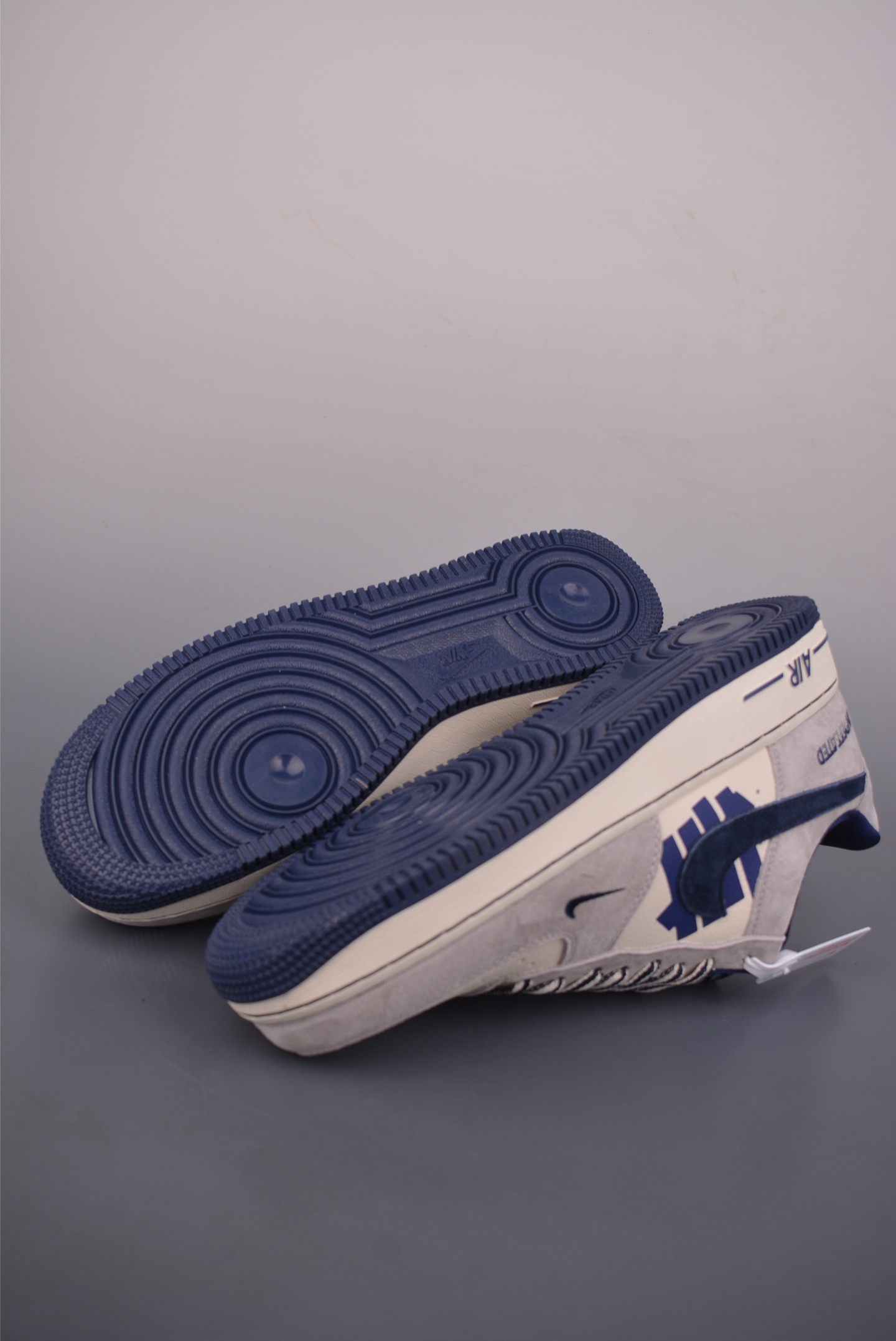 Nike Air Force 1 Low UN联名 FV3694-113