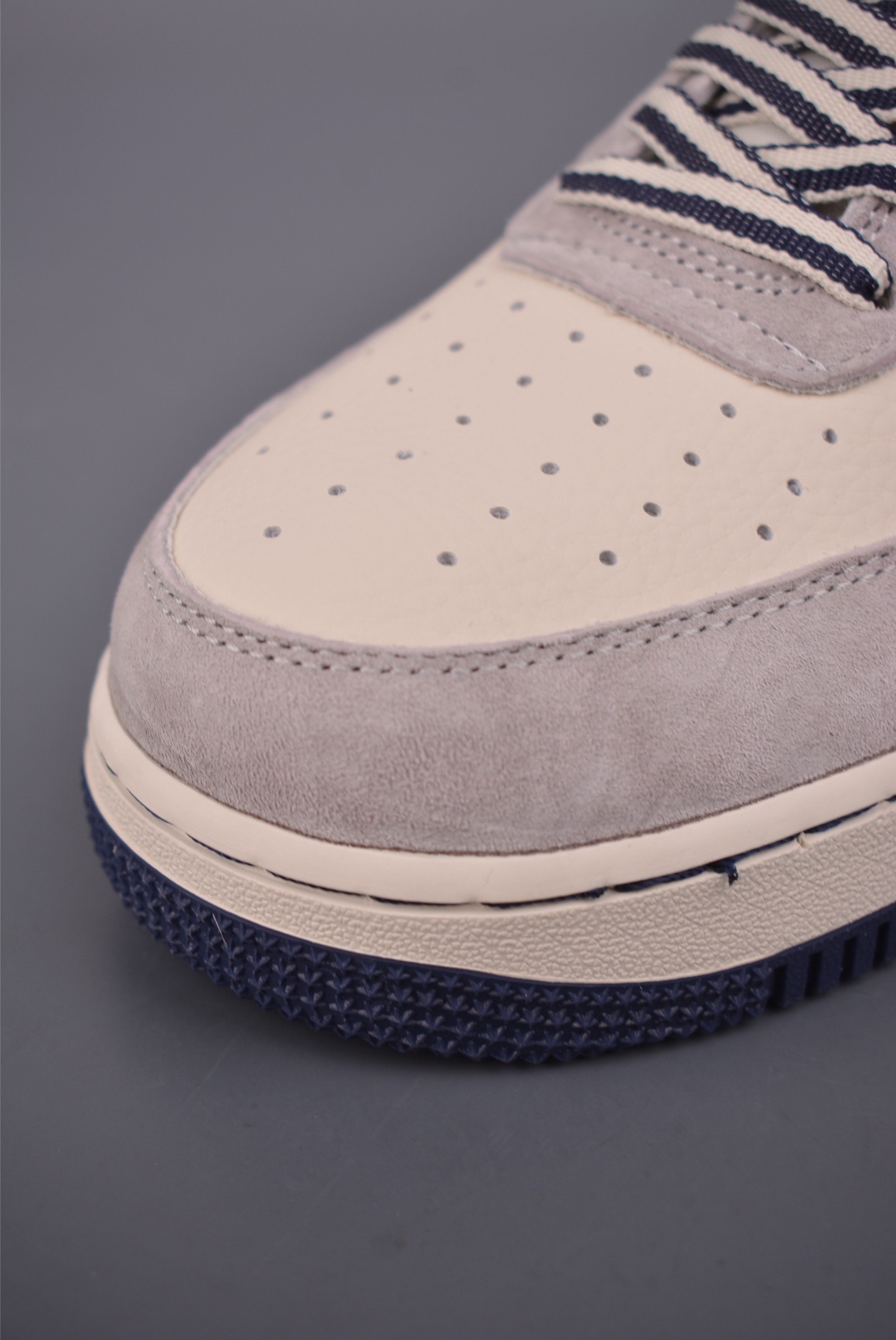 Nike Air Force 1 Low UN联名 FV3694-113