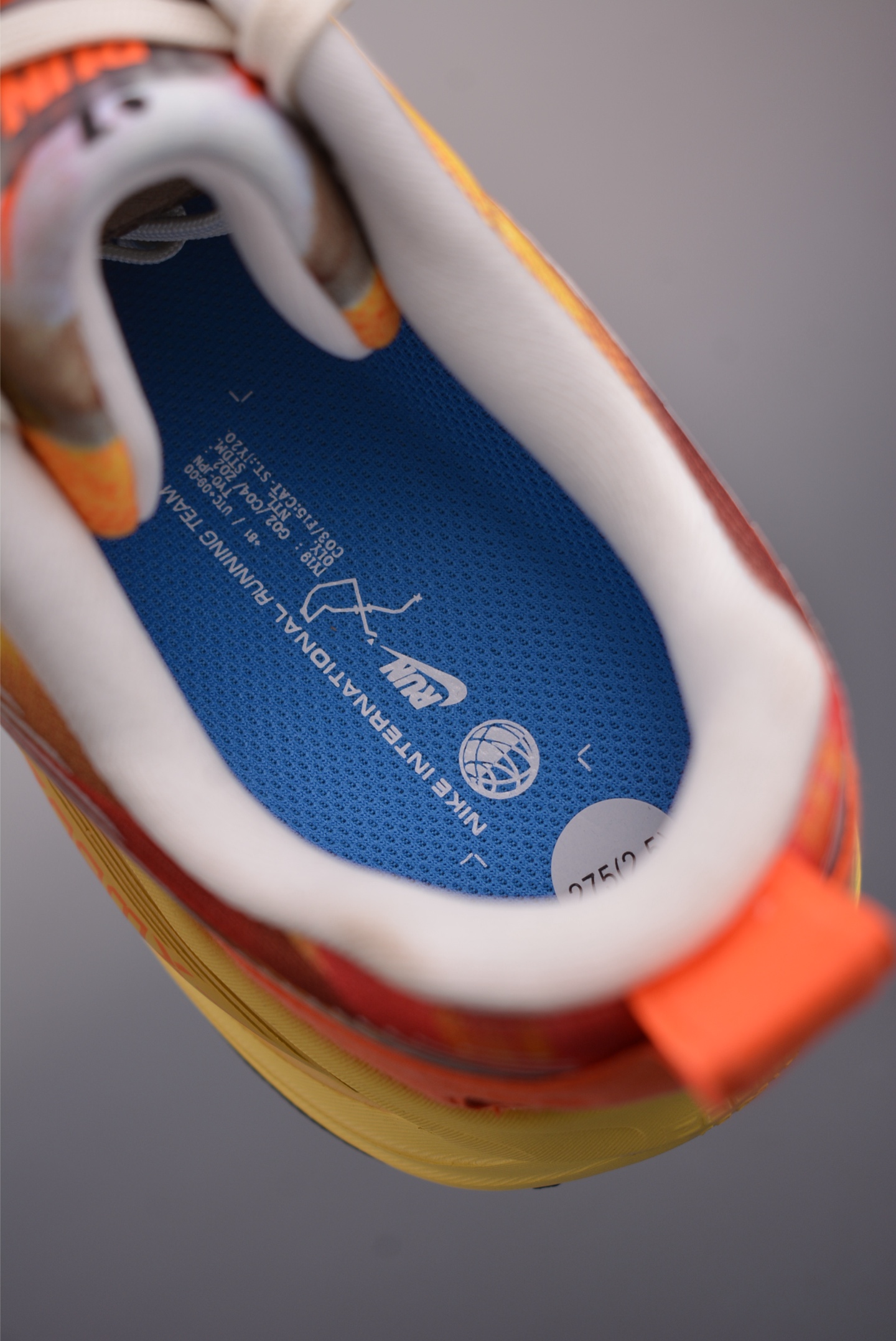 Nike Air Zoom Vomero PLUS 全新科技提前原鞋开发 运动跑鞋 IH3576-999