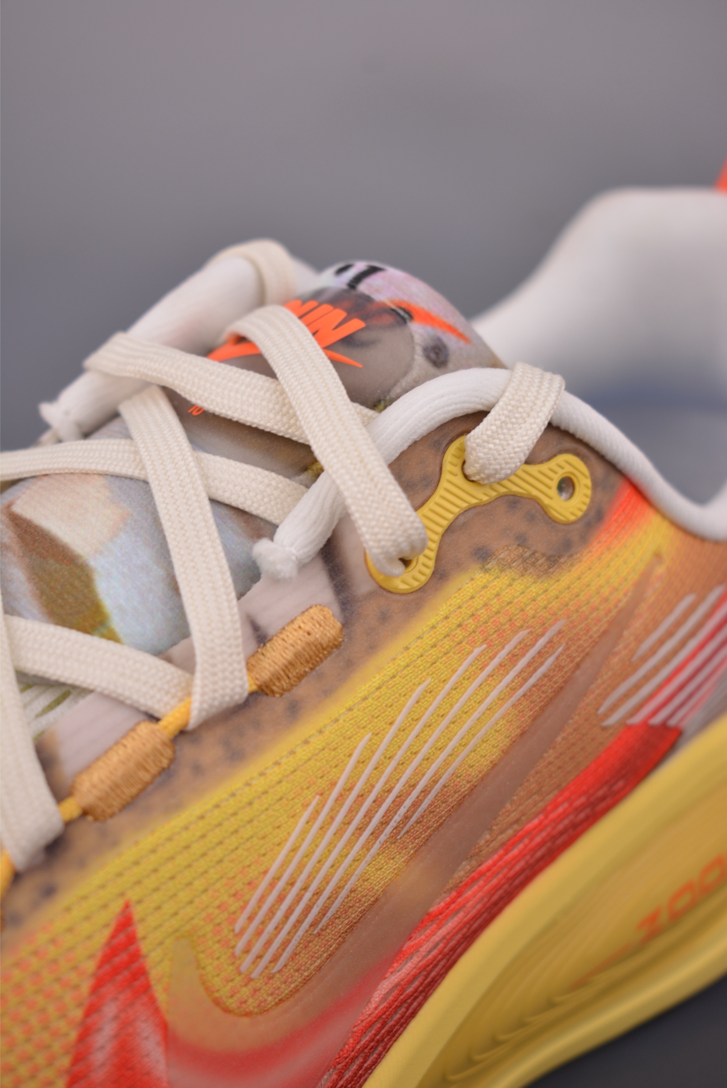Nike Air Zoom Vomero PLUS 全新科技提前原鞋开发 运动跑鞋 IH3576-999