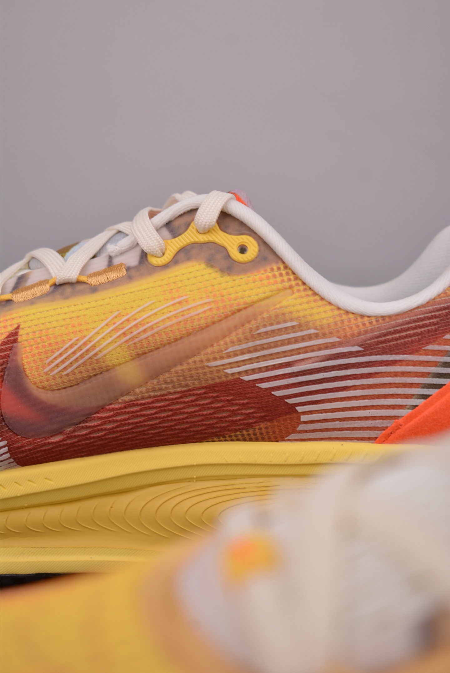 Nike Air Zoom Vomero PLUS 全新科技提前原鞋开发 运动跑鞋 IH3576-999