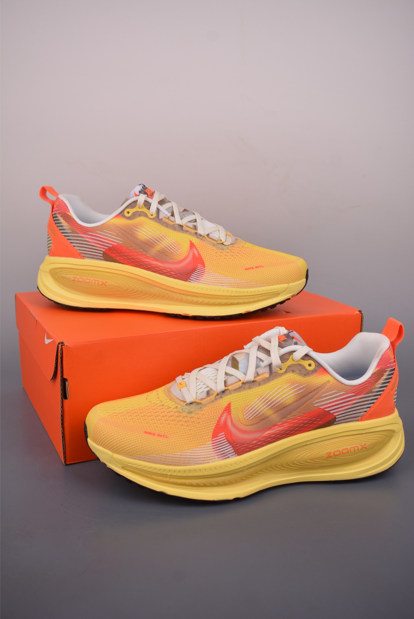 Nike Air Zoom Vomero PLUS 全新科技提前原鞋开发 运动跑鞋 IH3576-999