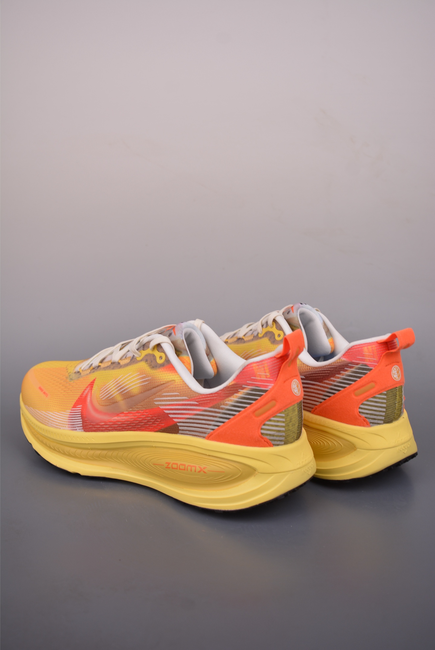 Nike Air Zoom Vomero PLUS 全新科技提前原鞋开发 运动跑鞋 IH3576-999