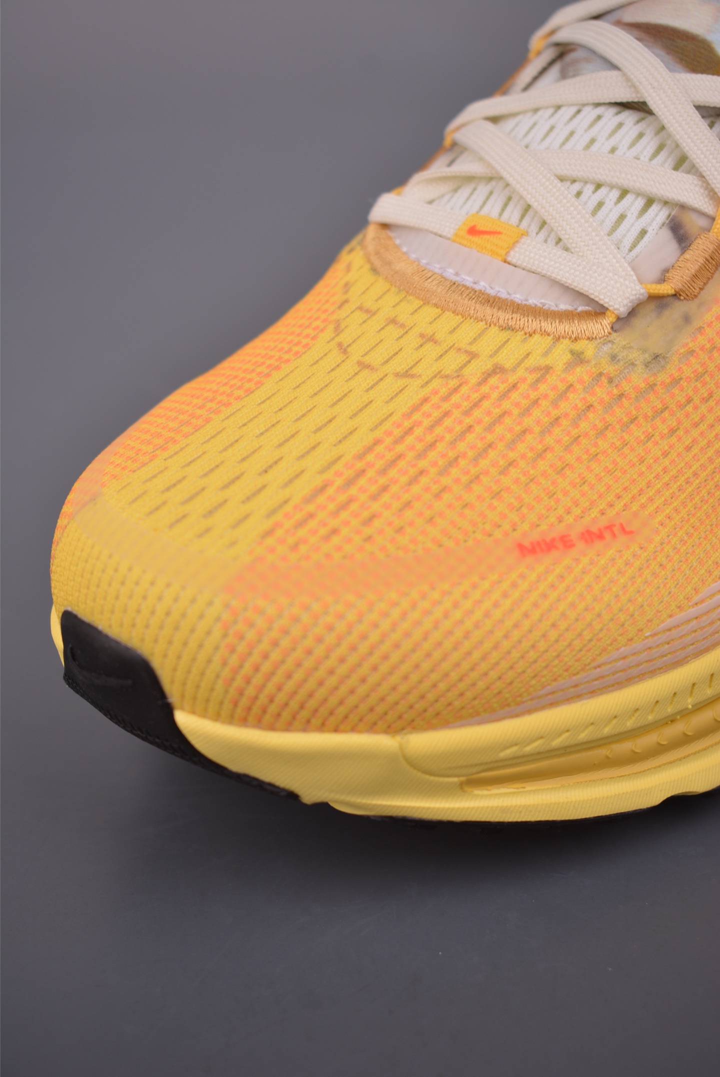Nike Air Zoom Vomero PLUS 全新科技提前原鞋开发 运动跑鞋 IH3576-999