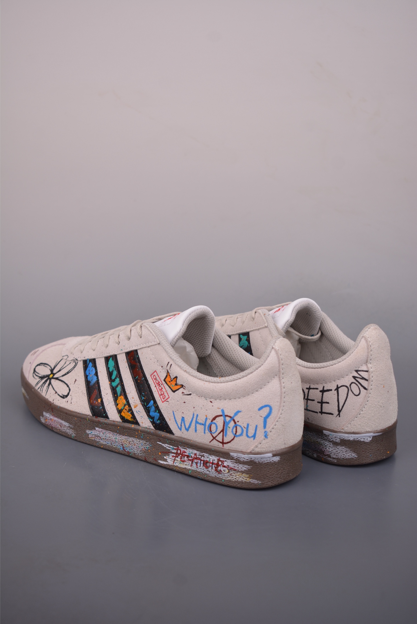 adidas VI Court CLASSIC 三叶草休闲复古运动板鞋 HQ1802