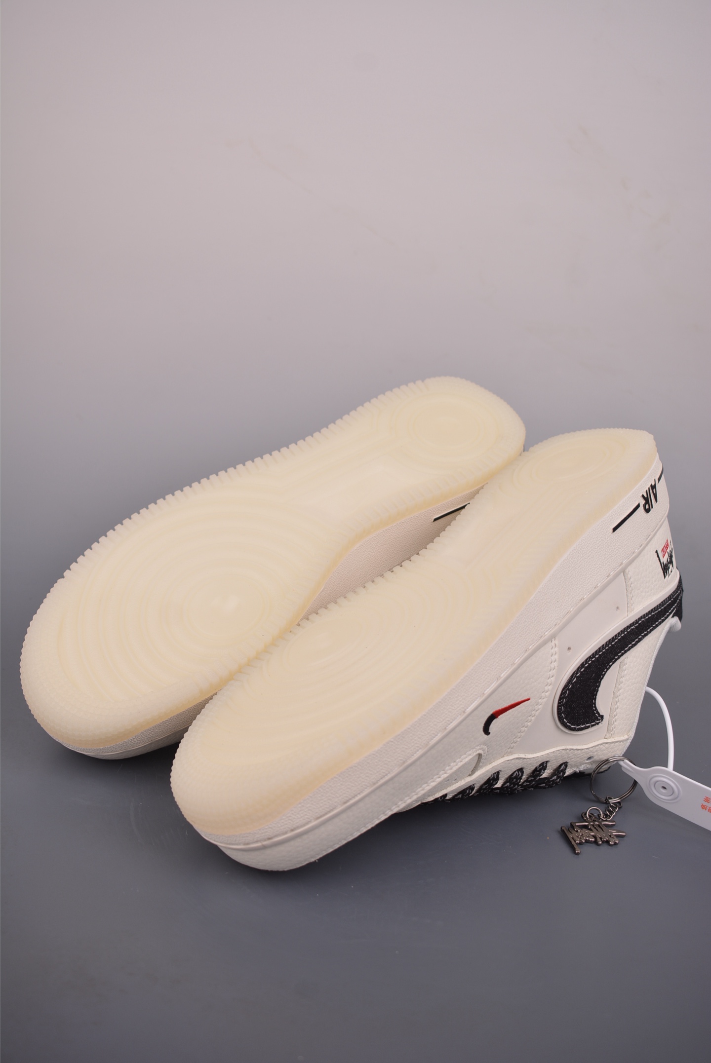 Nike Air Force 1 Low 斯图西联名 DN9688-105