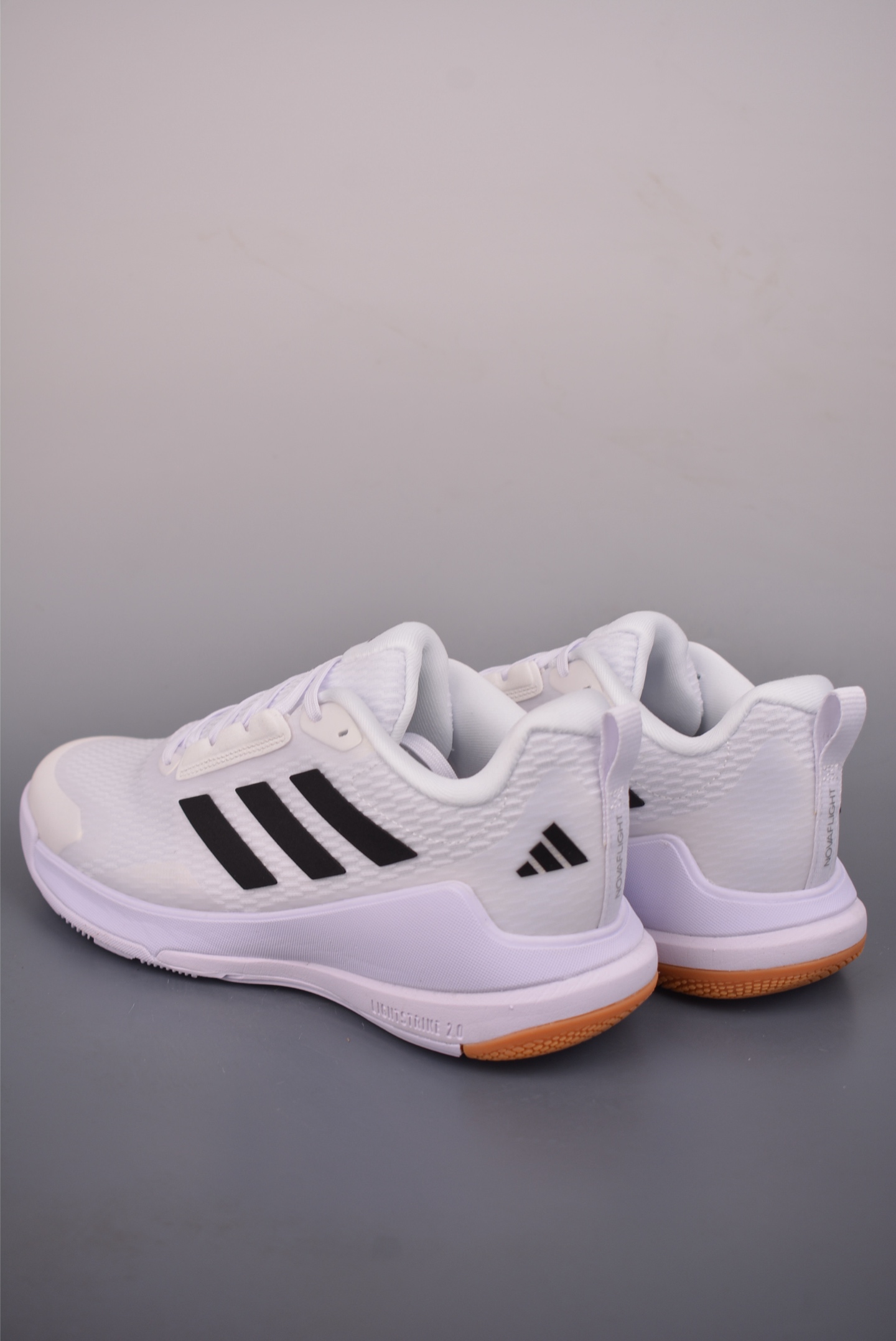 Adidas Novaflight 2 阿迪达斯 简约舒适 防滑耐磨 低帮训练鞋 ID3667