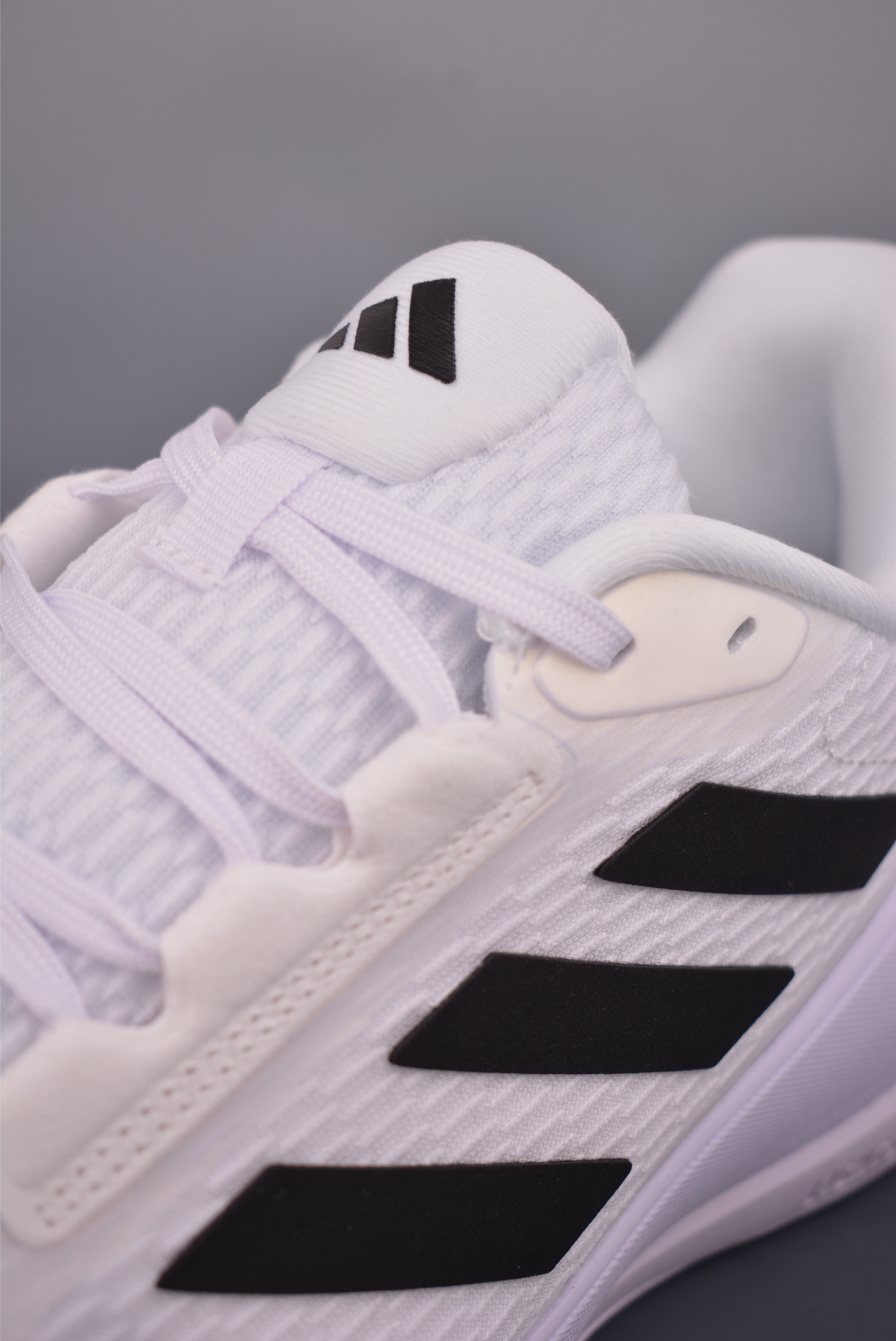 Adidas Novaflight 2 阿迪达斯 简约舒适 防滑耐磨 低帮训练鞋 ID3667