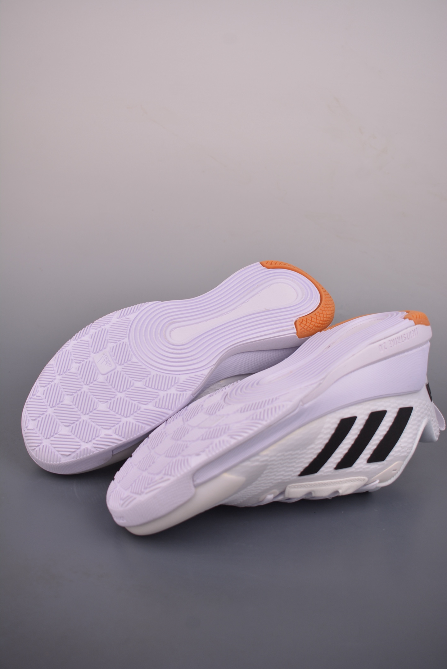 Adidas Novaflight 2 阿迪达斯 简约舒适 防滑耐磨 低帮训练鞋 ID3667
