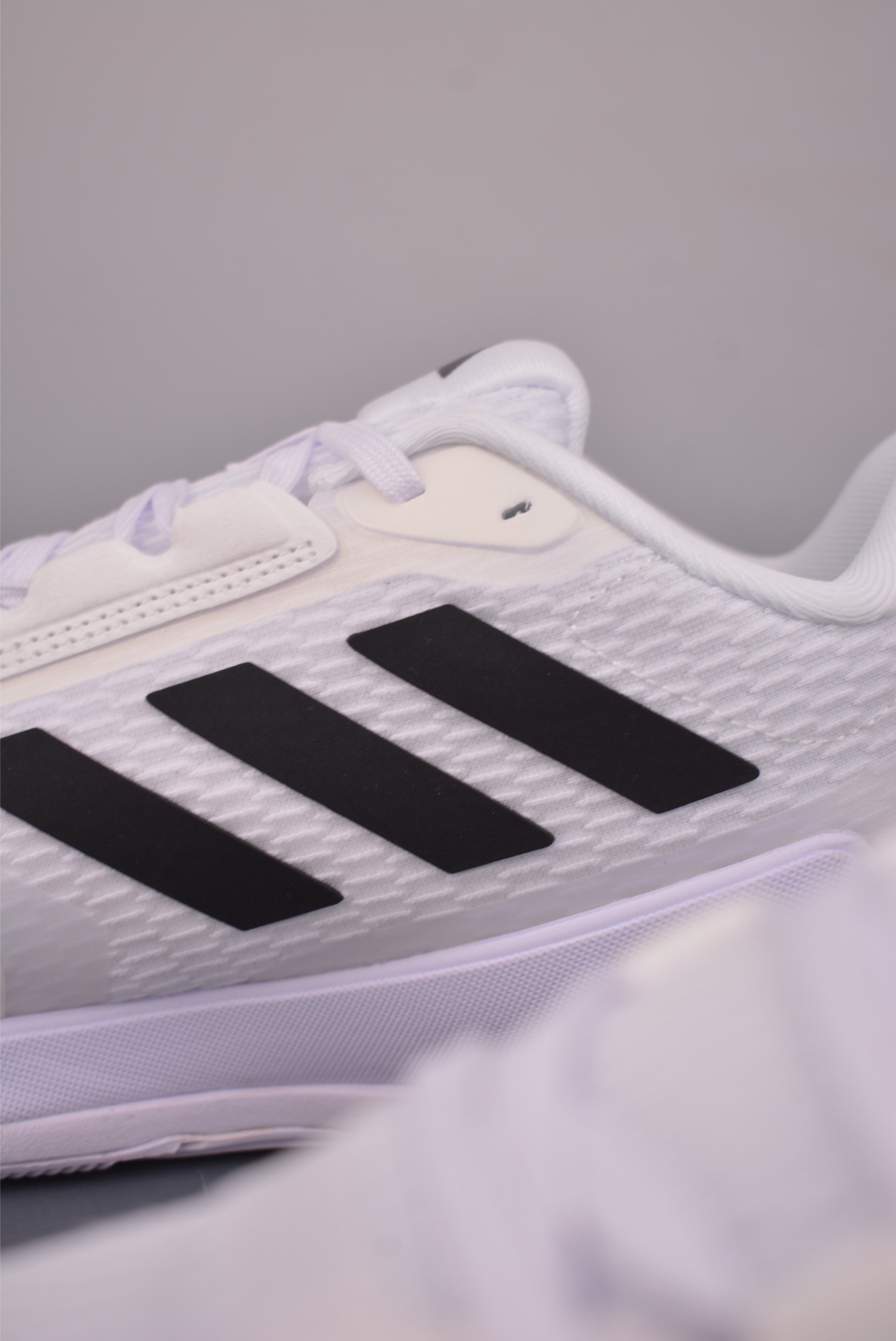Adidas Novaflight 2 阿迪达斯 简约舒适 防滑耐磨 低帮训练鞋 ID3667