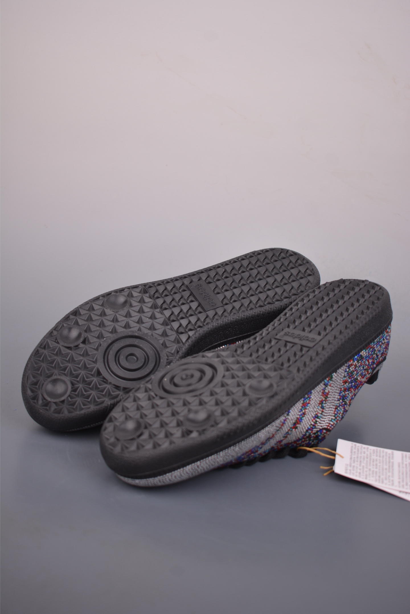 Adidas三叶草SAMBA 满钻 休闲板鞋 KJ2510-High Quatity Cheap Brand wholesale wholesaler seller Clothes Bags handbags Sneakers Top Fashion Clothing Shoes from China Factory Chinese suppliers best Quality Beautiful Price Adidas三叶草SAMBA 满钻 休闲板鞋 KJ2510