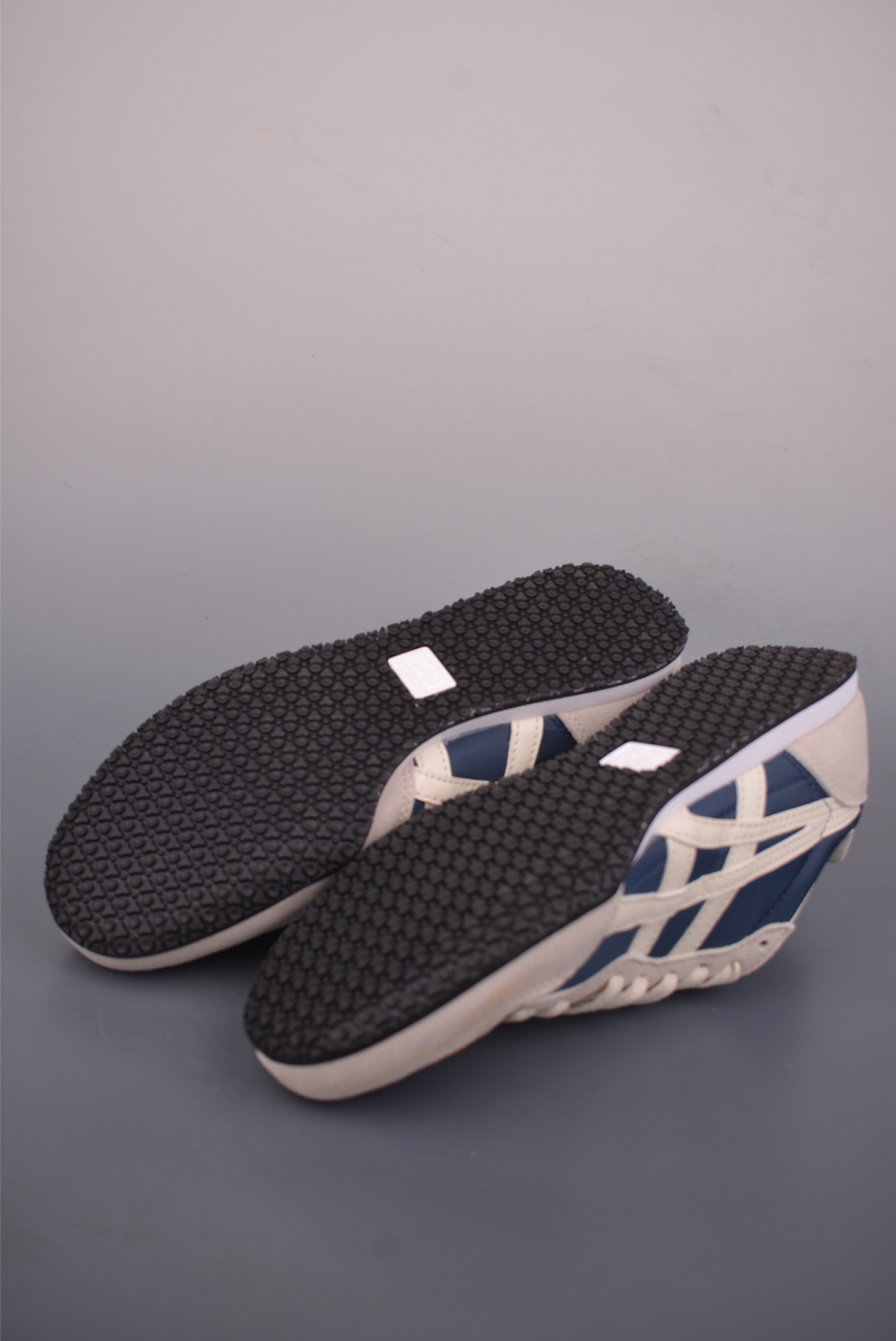 Onitsuka Serrano 系列 亚瑟士鬼冢虎 复古经典板鞋 1183B400-406-High Quatity Cheap Brand wholesale wholesaler seller Clothes Bags handbags Sneakers Top Fashion Clothing Shoes from China Factory Chinese suppliers best Quality Beautiful Price Onitsuka Serrano 系列 亚瑟士鬼冢虎 复古经典板鞋 1183B400-406