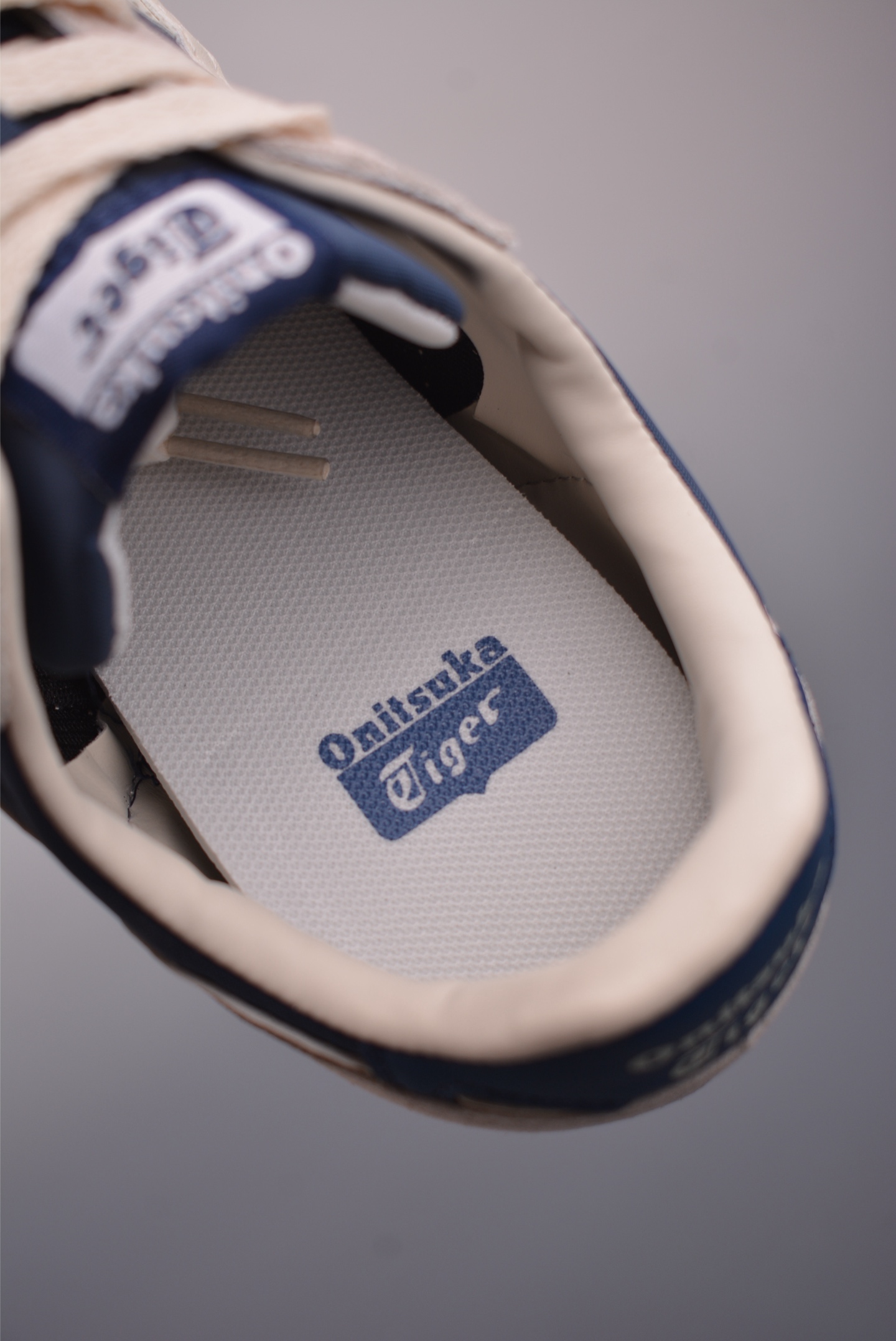 Onitsuka Serrano 系列 亚瑟士鬼冢虎 复古经典板鞋 1183B400-406-High Quatity Cheap Brand wholesale wholesaler seller Clothes Bags handbags Sneakers Top Fashion Clothing Shoes from China Factory Chinese suppliers best Quality Beautiful Price Onitsuka Serrano 系列 亚瑟士鬼冢虎 复古经典板鞋 1183B400-406