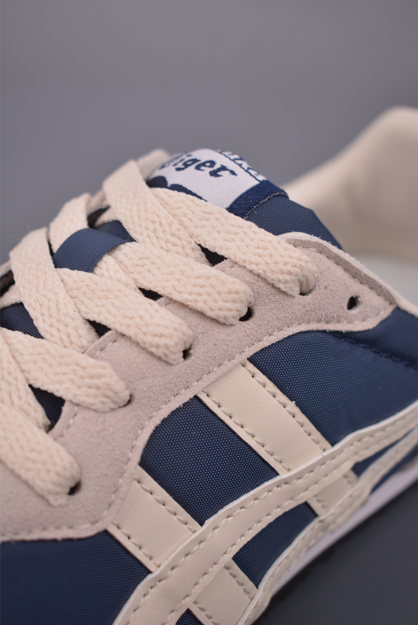 Onitsuka Serrano 系列 亚瑟士鬼冢虎 复古经典板鞋 1183B400-406-High Quatity Cheap Brand wholesale wholesaler seller Clothes Bags handbags Sneakers Top Fashion Clothing Shoes from China Factory Chinese suppliers best Quality Beautiful Price Onitsuka Serrano 系列 亚瑟士鬼冢虎 复古经典板鞋 1183B400-406