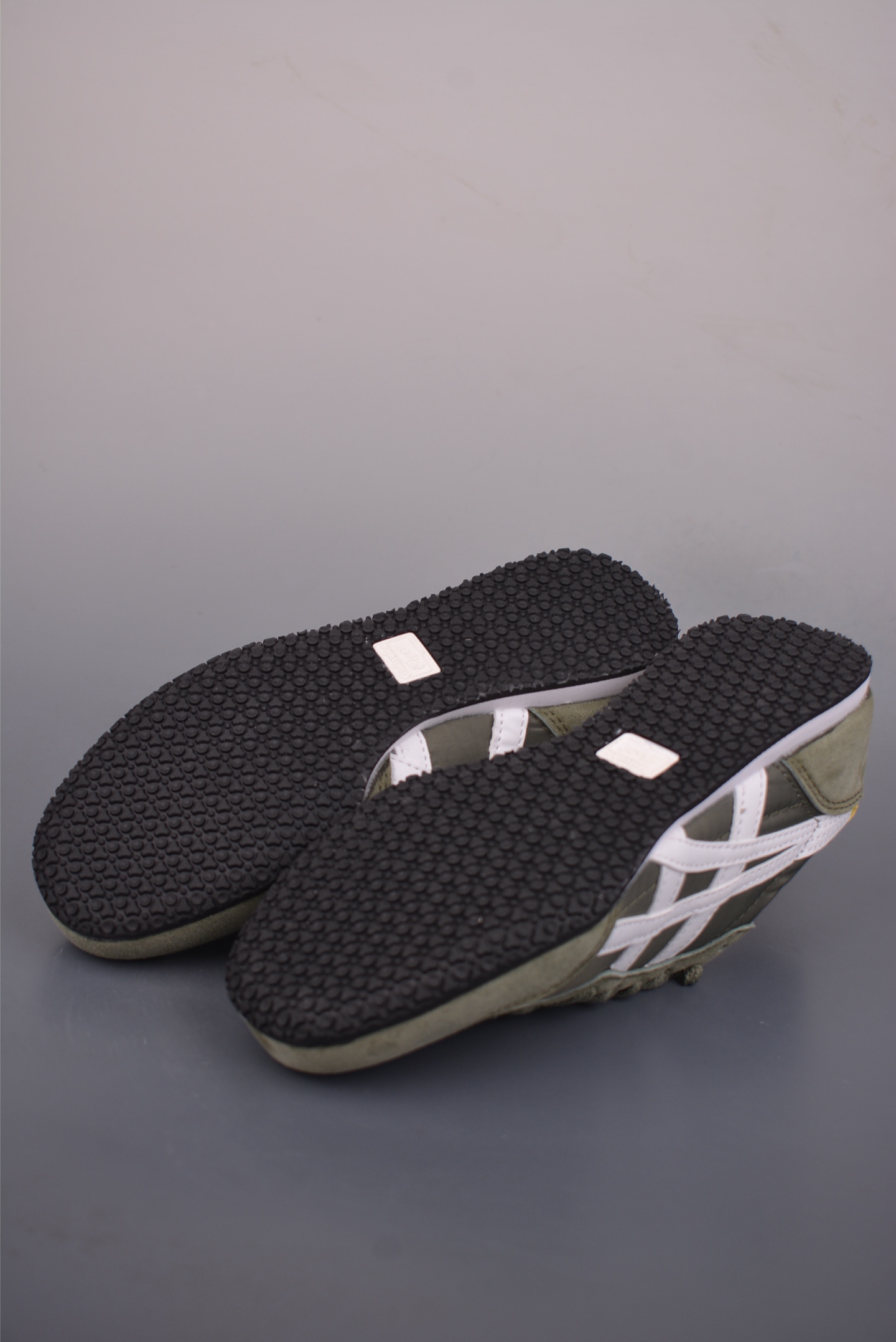 Onitsuka Serrano 系列 亚瑟士鬼冢虎 复古经典板鞋 1183B400-304-High Quatity Cheap Brand wholesale wholesaler seller Clothes Bags handbags Sneakers Top Fashion Clothing Shoes from China Factory Chinese suppliers best Quality Beautiful Price Onitsuka Serrano 系列 亚瑟士鬼冢虎 复古经典板鞋 1183B400-304