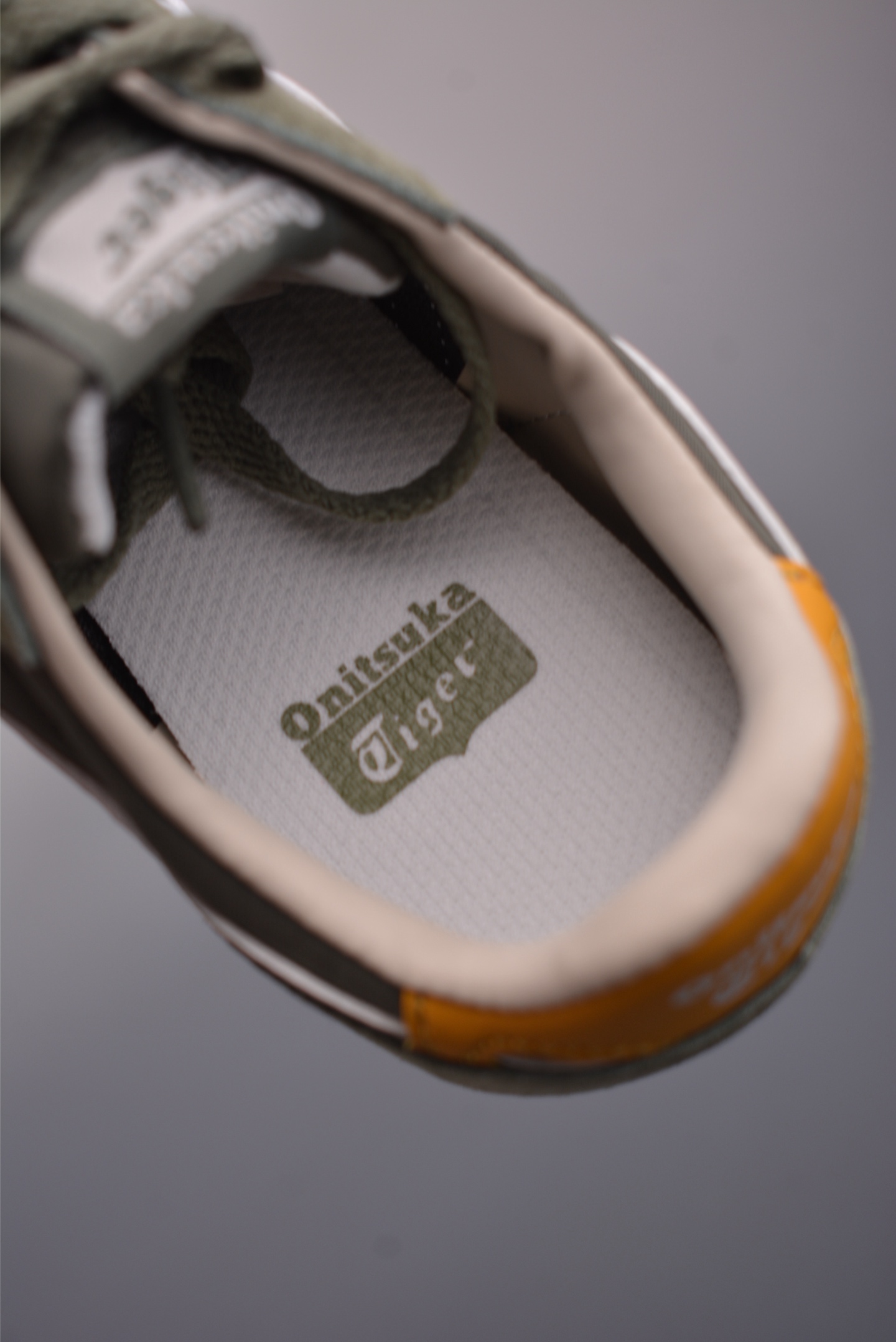 Onitsuka Serrano 系列 亚瑟士鬼冢虎 复古经典板鞋 1183B400-304-High Quatity Cheap Brand wholesale wholesaler seller Clothes Bags handbags Sneakers Top Fashion Clothing Shoes from China Factory Chinese suppliers best Quality Beautiful Price Onitsuka Serrano 系列 亚瑟士鬼冢虎 复古经典板鞋 1183B400-304