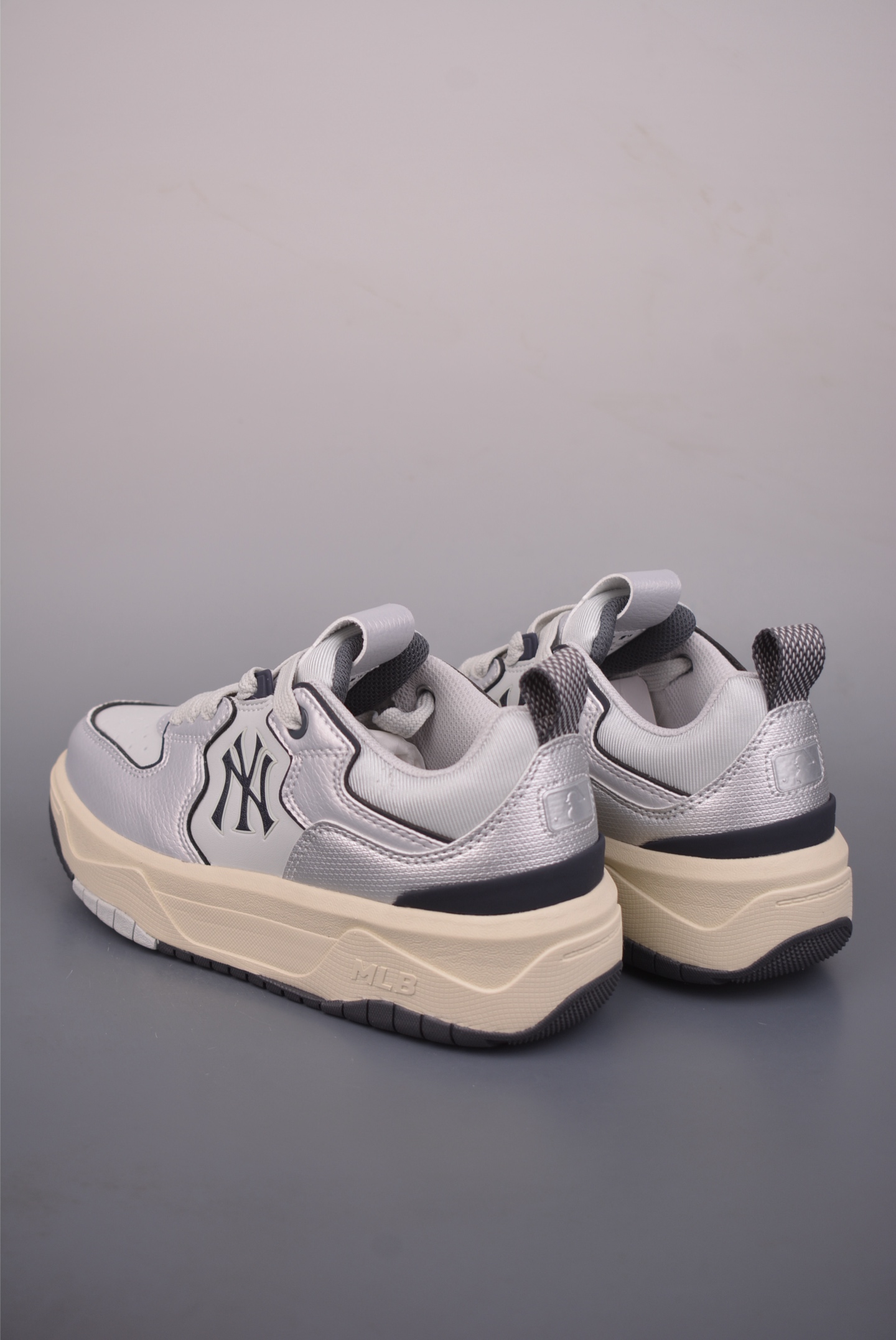MLB CHUNKY CURVE LINER 纽约洋基队 潮流时尚厚底运动鞋 3ASXM096N-High Quatity Cheap Brand wholesale wholesaler seller Clothes Bags handbags Sneakers Top Fashion Clothing Shoes from China Factory Chinese suppliers best Quality Beautiful Price MLB CHUNKY CURVE LINER 纽约洋基队 潮流时尚厚底运动鞋 3ASXM096N