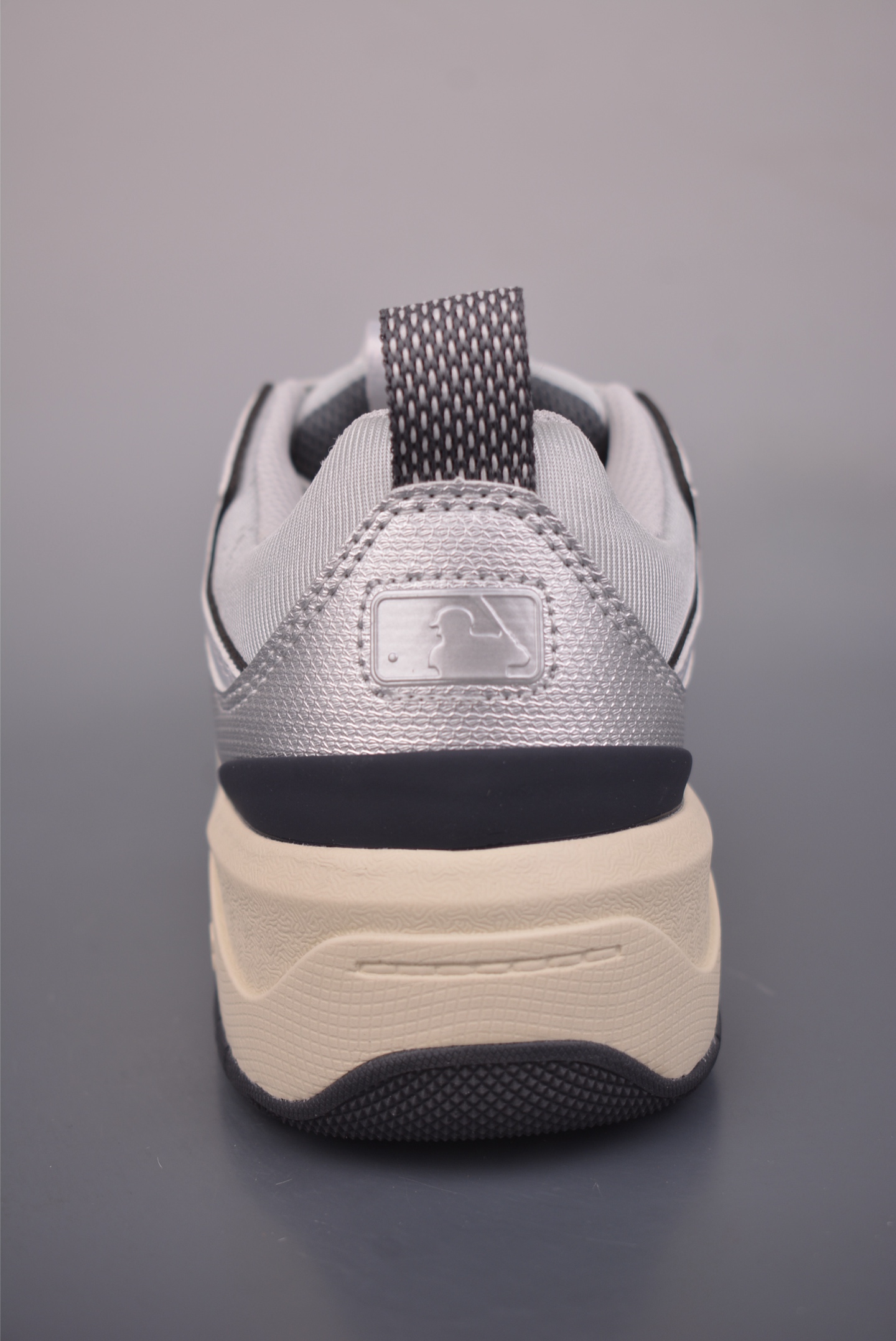 MLB CHUNKY CURVE LINER 纽约洋基队 潮流时尚厚底运动鞋 3ASXM096N-High Quatity Cheap Brand wholesale wholesaler seller Clothes Bags handbags Sneakers Top Fashion Clothing Shoes from China Factory Chinese suppliers best Quality Beautiful Price MLB CHUNKY CURVE LINER 纽约洋基队 潮流时尚厚底运动鞋 3ASXM096N