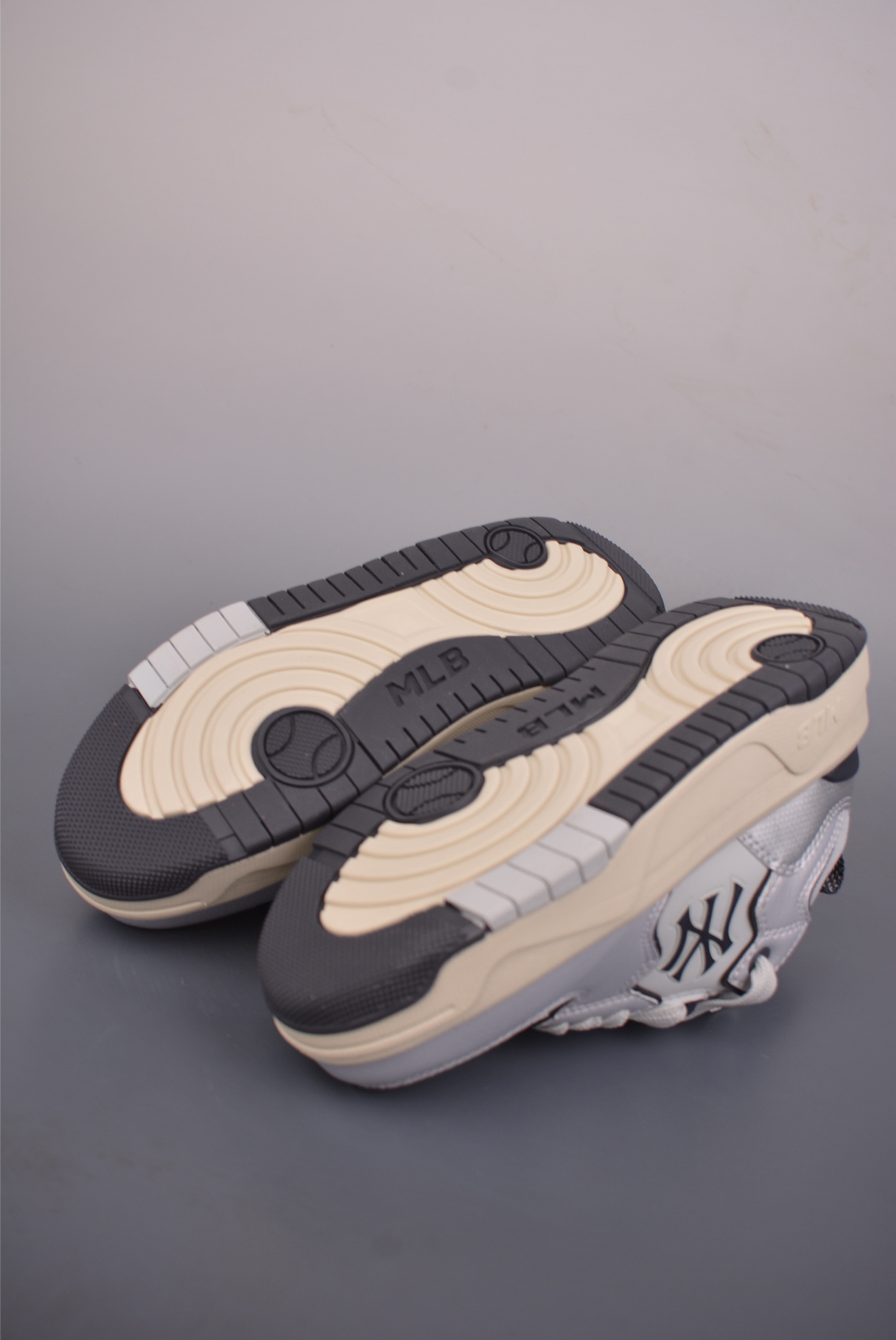 MLB CHUNKY CURVE LINER 纽约洋基队 潮流时尚厚底运动鞋 3ASXM096N-High Quatity Cheap Brand wholesale wholesaler seller Clothes Bags handbags Sneakers Top Fashion Clothing Shoes from China Factory Chinese suppliers best Quality Beautiful Price MLB CHUNKY CURVE LINER 纽约洋基队 潮流时尚厚底运动鞋 3ASXM096N