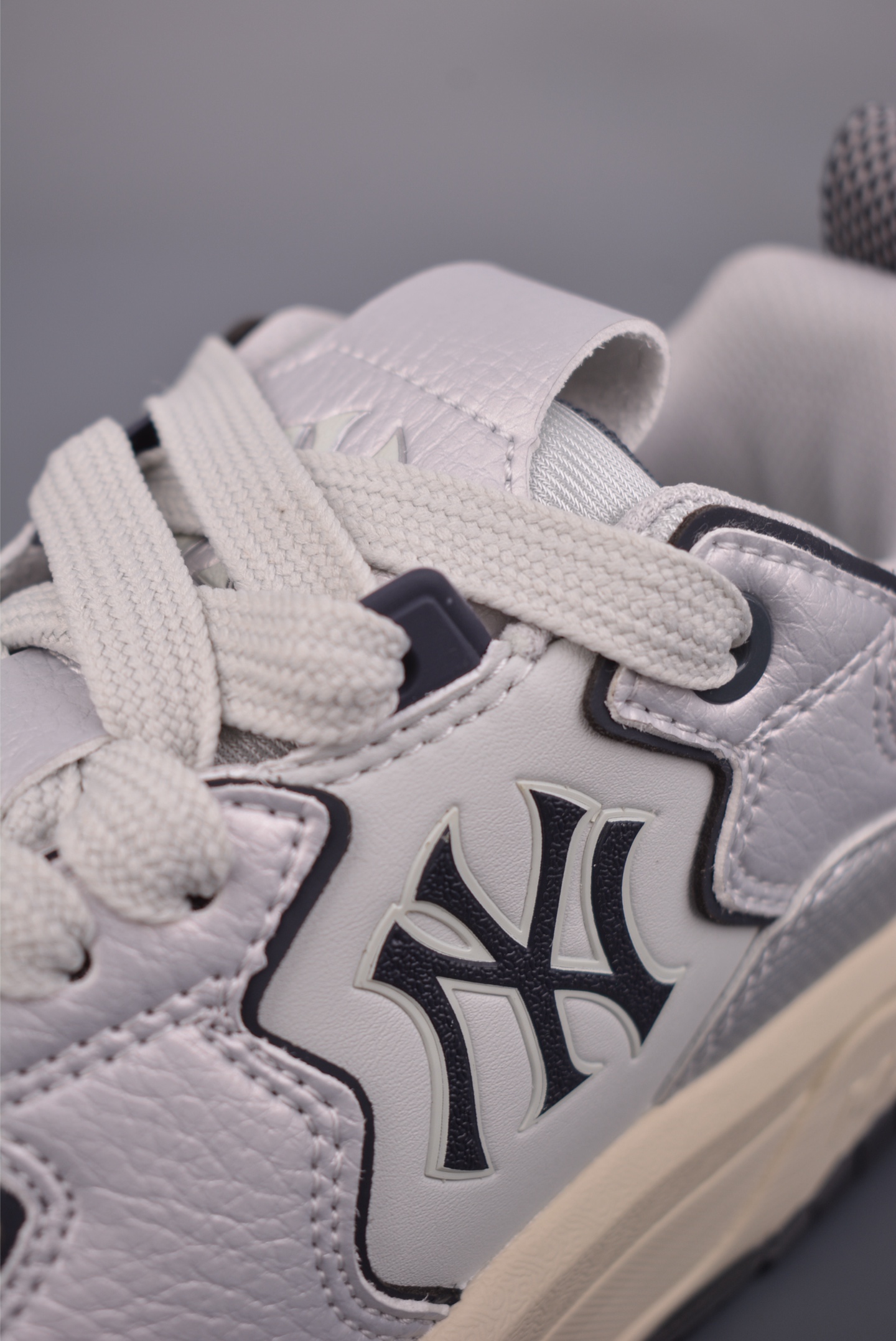MLB CHUNKY CURVE LINER 纽约洋基队 潮流时尚厚底运动鞋 3ASXM096N-High Quatity Cheap Brand wholesale wholesaler seller Clothes Bags handbags Sneakers Top Fashion Clothing Shoes from China Factory Chinese suppliers best Quality Beautiful Price MLB CHUNKY CURVE LINER 纽约洋基队 潮流时尚厚底运动鞋 3ASXM096N