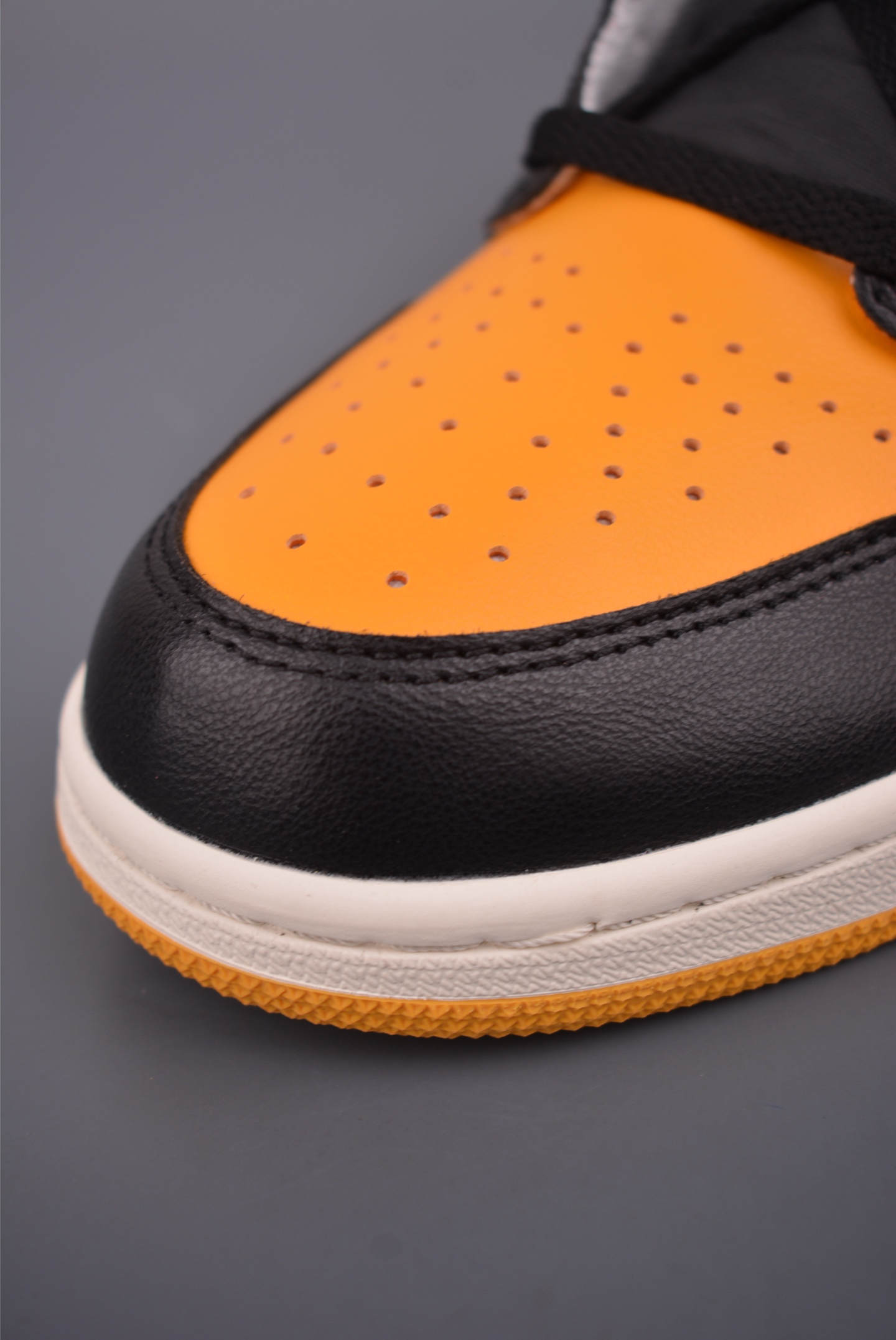 Jordan Air Jordan 1 High 黑黄脚趾 555088-711-High Quatity Cheap Brand wholesale wholesaler seller Clothes Bags handbags Sneakers Top Fashion Clothing Shoes from China Factory Chinese suppliers best Quality Beautiful Price Jordan Air Jordan 1 High 黑黄脚趾 555088-711