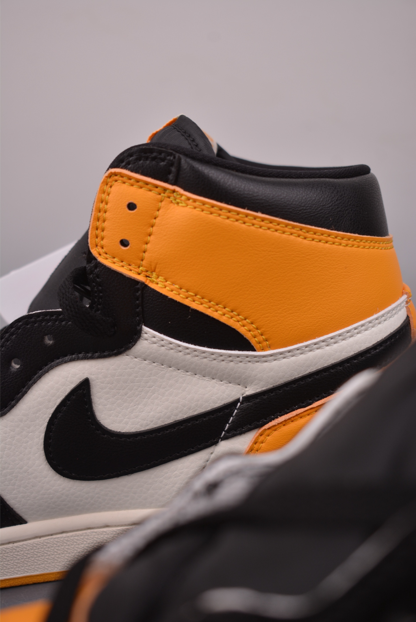 Jordan Air Jordan 1 High 黑黄脚趾 555088-711-High Quatity Cheap Brand wholesale wholesaler seller Clothes Bags handbags Sneakers Top Fashion Clothing Shoes from China Factory Chinese suppliers best Quality Beautiful Price Jordan Air Jordan 1 High 黑黄脚趾 555088-711