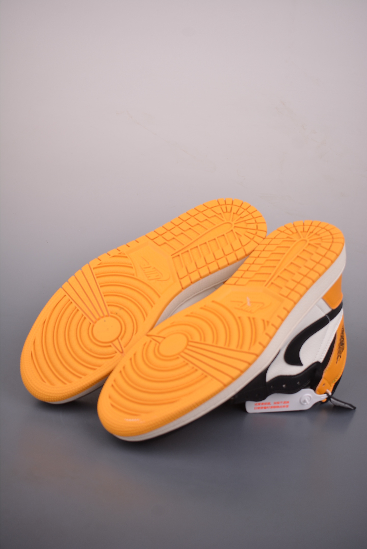 Jordan Air Jordan 1 High 黑黄脚趾 555088-711-High Quatity Cheap Brand wholesale wholesaler seller Clothes Bags handbags Sneakers Top Fashion Clothing Shoes from China Factory Chinese suppliers best Quality Beautiful Price Jordan Air Jordan 1 High 黑黄脚趾 555088-711