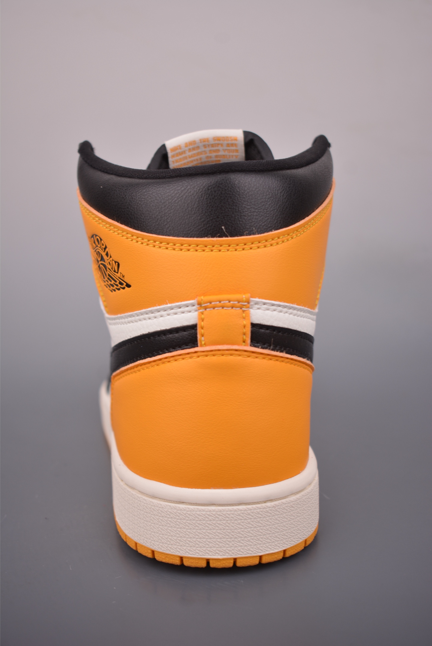 Jordan Air Jordan 1 High 黑黄脚趾 555088-711-High Quatity Cheap Brand wholesale wholesaler seller Clothes Bags handbags Sneakers Top Fashion Clothing Shoes from China Factory Chinese suppliers best Quality Beautiful Price Jordan Air Jordan 1 High 黑黄脚趾 555088-711
